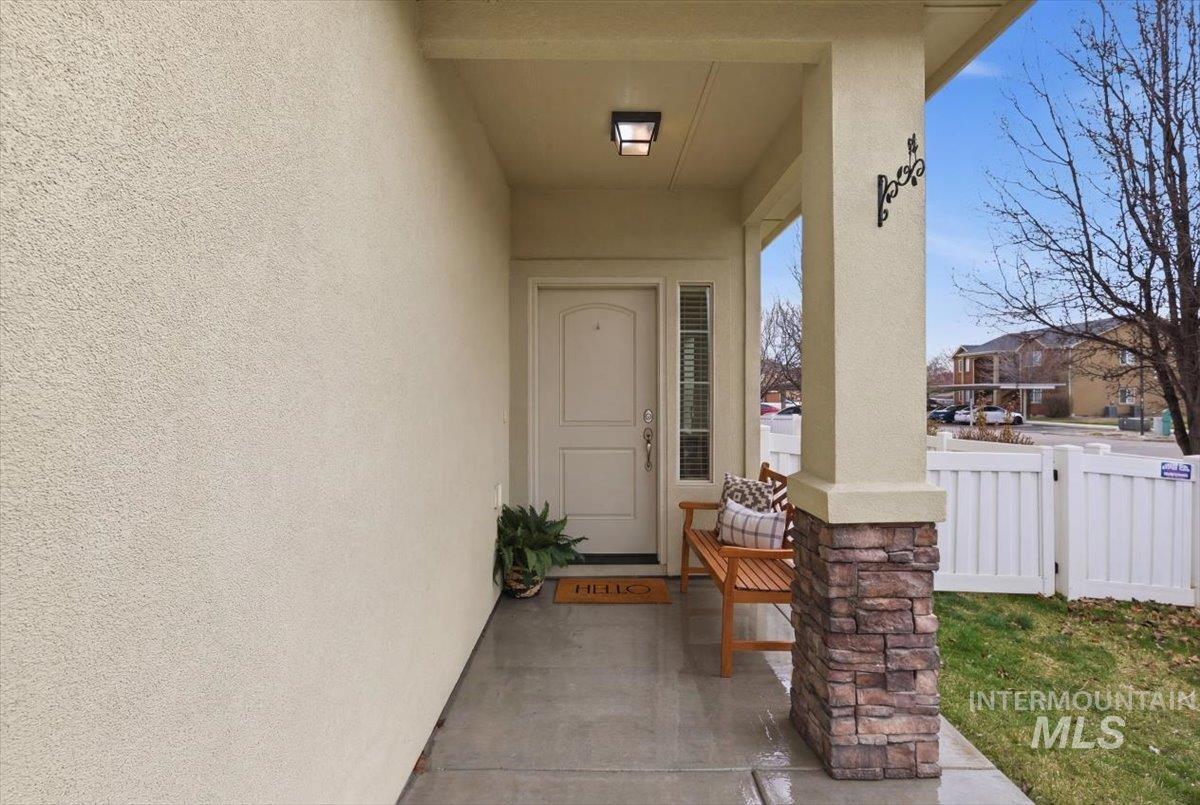 1064 N Lightning Pl., Meridian, Idaho 83642, 3 Bedrooms, 2.5 Bathrooms, Residential For Sale, Price $375,000,MLS 98977897