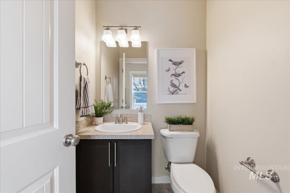 1064 N Lightning Pl., Meridian, Idaho 83642, 3 Bedrooms, 2.5 Bathrooms, Residential For Sale, Price $375,000,MLS 98977897