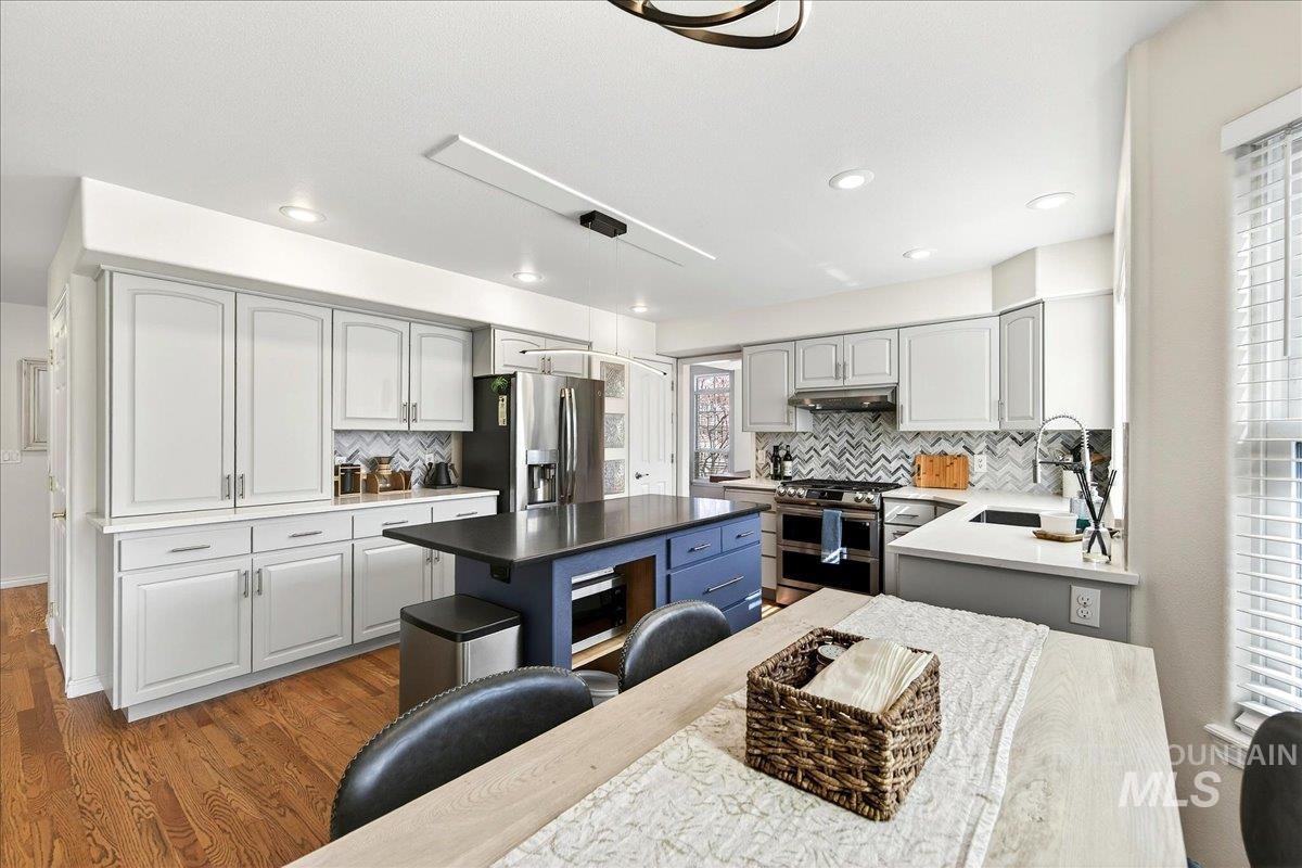 8007 W Scardale Ct, Boise, Idaho 83704, 5 Bedrooms, 4 Bathrooms, Residential For Sale, Price $799,000,MLS 98977902