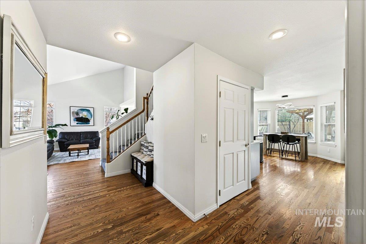 8007 W Scardale Ct, Boise, Idaho 83704, 5 Bedrooms, 4 Bathrooms, Residential For Sale, Price $799,000,MLS 98977902