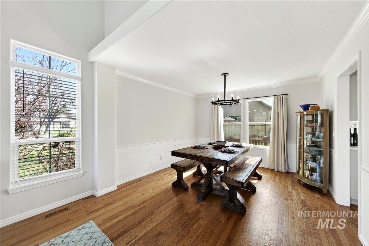 8007 W Scardale Ct, Boise, Idaho 83704, 5 Bedrooms, 4 Bathrooms, Residential For Sale, Price $799,000,MLS 98977902