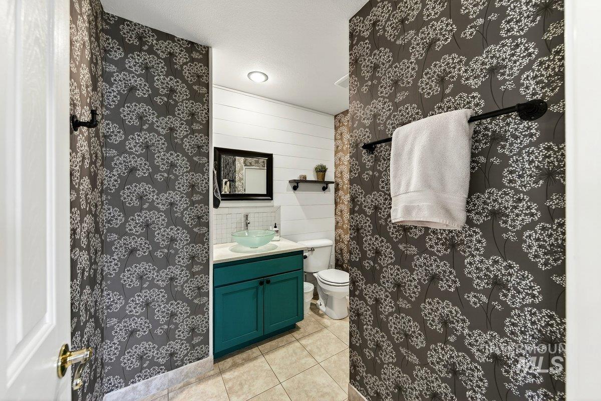 8007 W Scardale Ct, Boise, Idaho 83704, 5 Bedrooms, 4 Bathrooms, Residential For Sale, Price $799,000,MLS 98977902