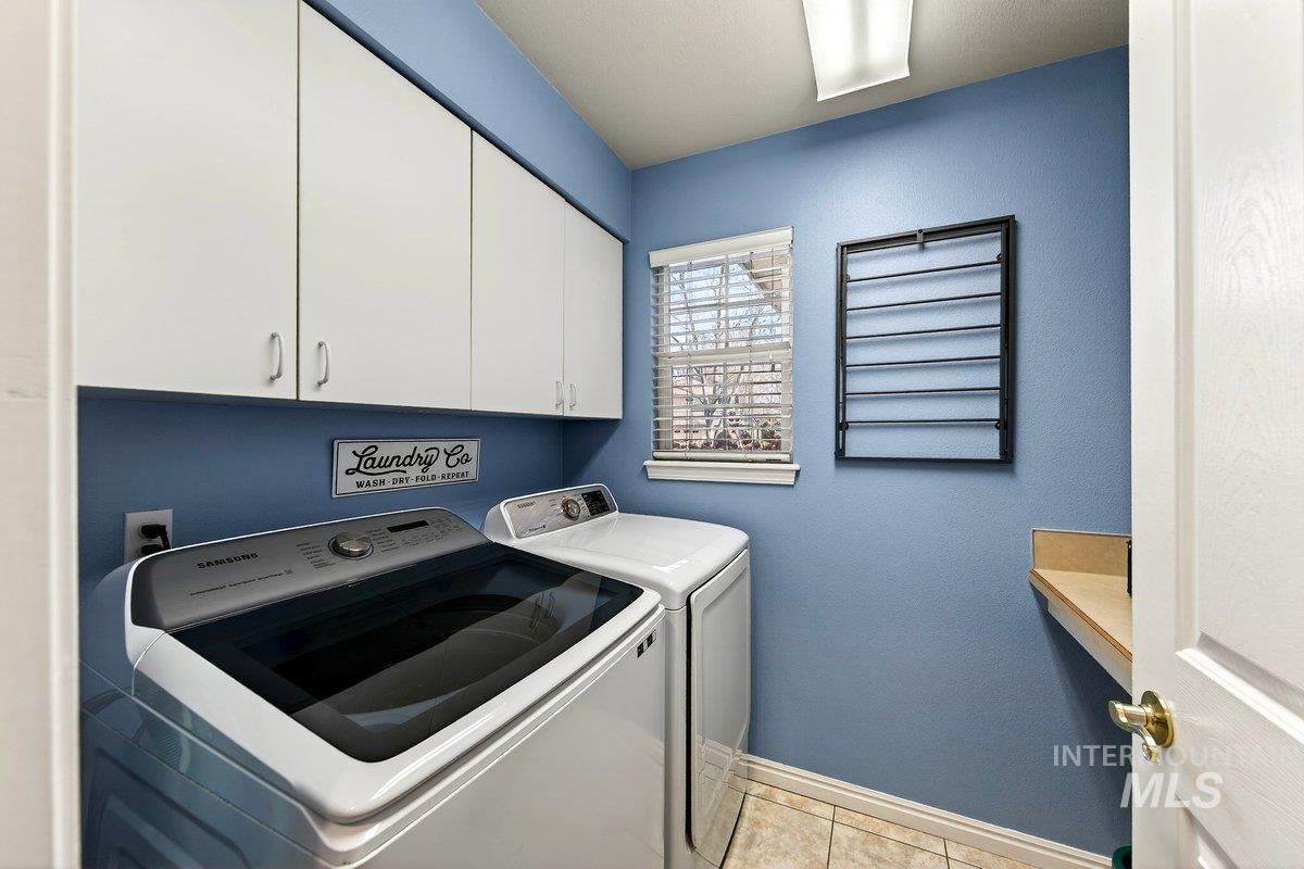 8007 W Scardale Ct, Boise, Idaho 83704, 5 Bedrooms, 4 Bathrooms, Residential For Sale, Price $799,000,MLS 98977902