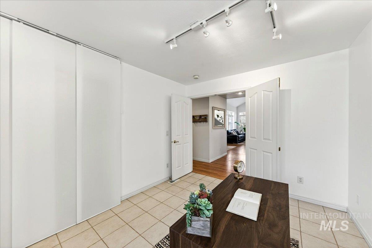 8007 W Scardale Ct, Boise, Idaho 83704, 5 Bedrooms, 4 Bathrooms, Residential For Sale, Price $799,000,MLS 98977902