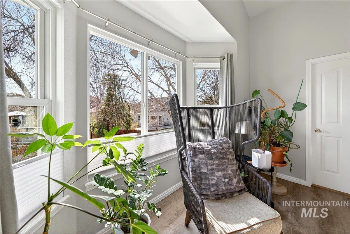 8007 W Scardale Ct, Boise, Idaho 83704, 5 Bedrooms, 4 Bathrooms, Residential For Sale, Price $799,000,MLS 98977902