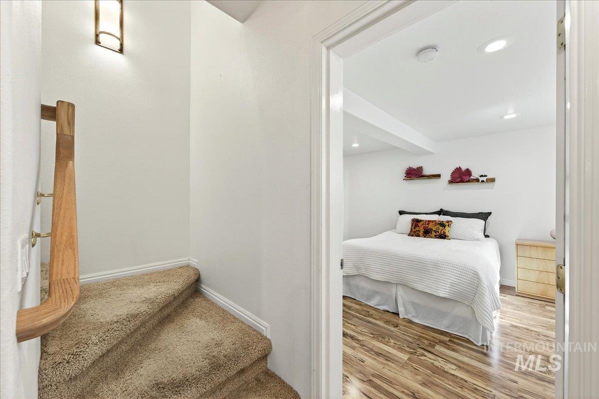 8007 W Scardale Ct, Boise, Idaho 83704, 5 Bedrooms, 4 Bathrooms, Residential For Sale, Price $799,000,MLS 98977902