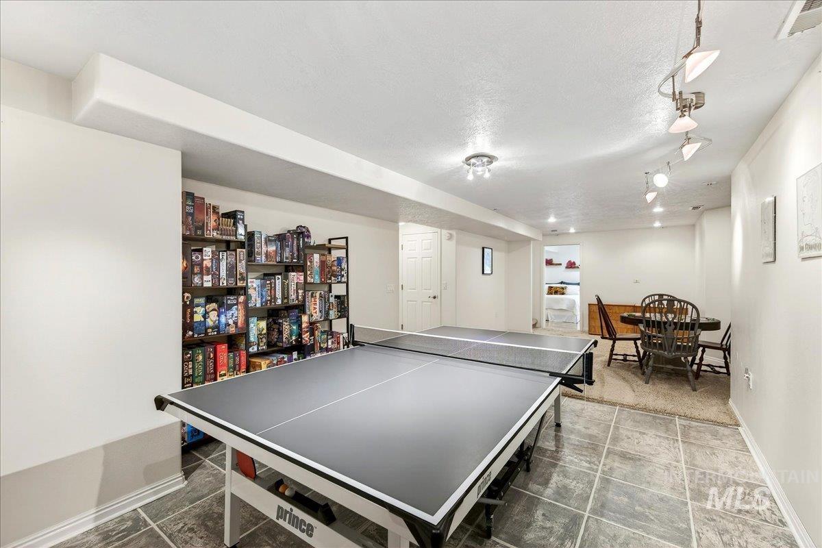 8007 W Scardale Ct, Boise, Idaho 83704, 5 Bedrooms, 4 Bathrooms, Residential For Sale, Price $799,000,MLS 98977902