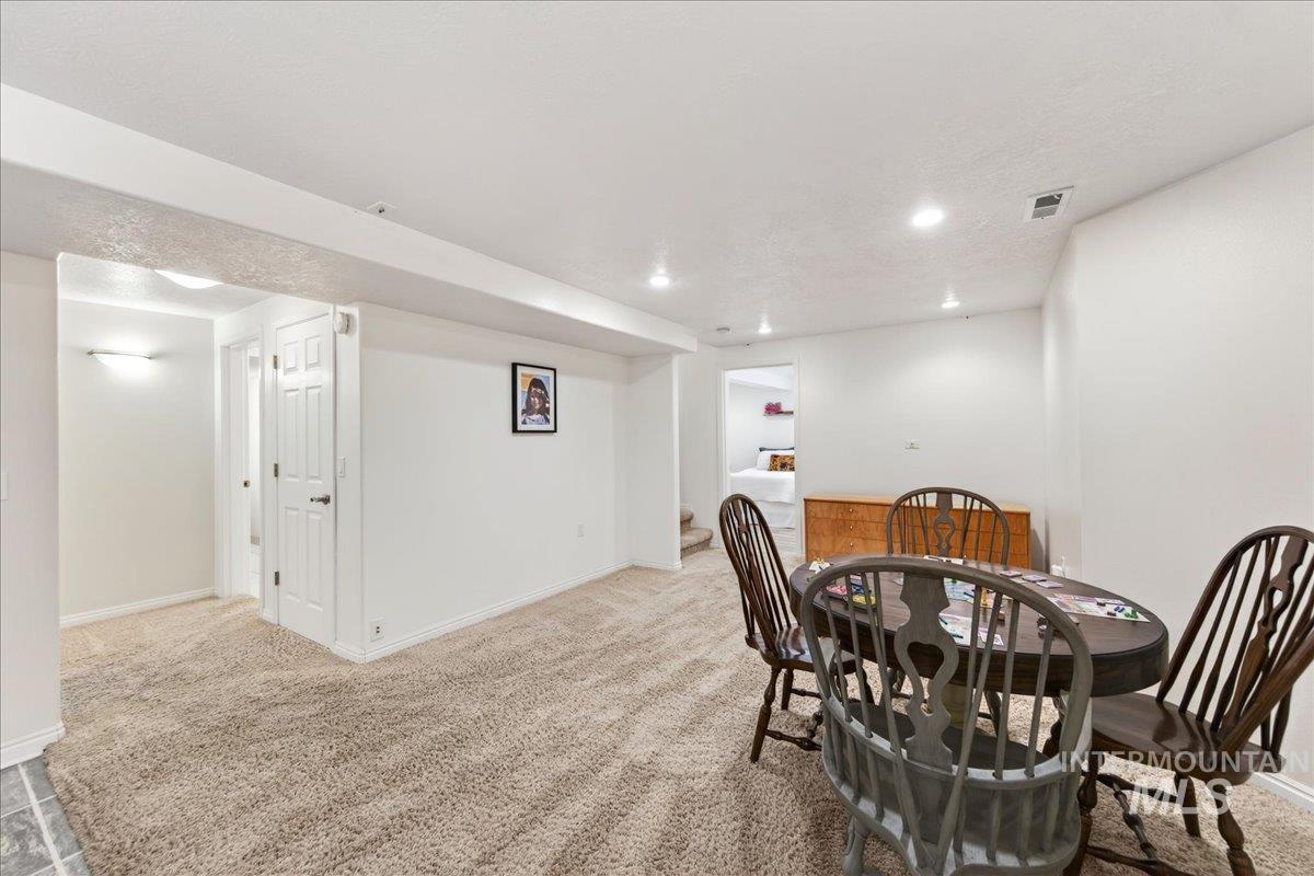 8007 W Scardale Ct, Boise, Idaho 83704, 5 Bedrooms, 4 Bathrooms, Residential For Sale, Price $799,000,MLS 98977902