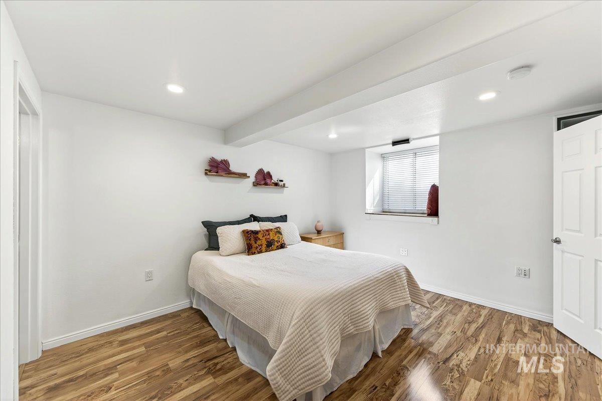 8007 W Scardale Ct, Boise, Idaho 83704, 5 Bedrooms, 4 Bathrooms, Residential For Sale, Price $799,000,MLS 98977902