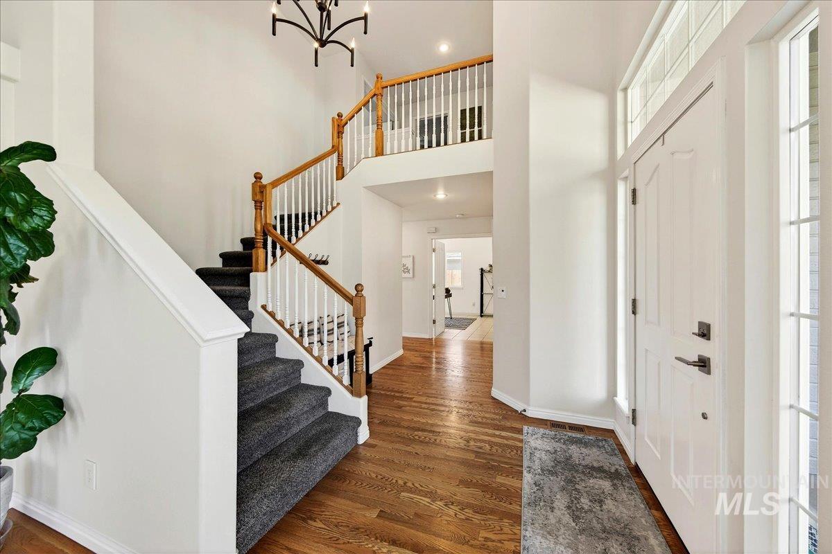 8007 W Scardale Ct, Boise, Idaho 83704, 5 Bedrooms, 4 Bathrooms, Residential For Sale, Price $799,000,MLS 98977902