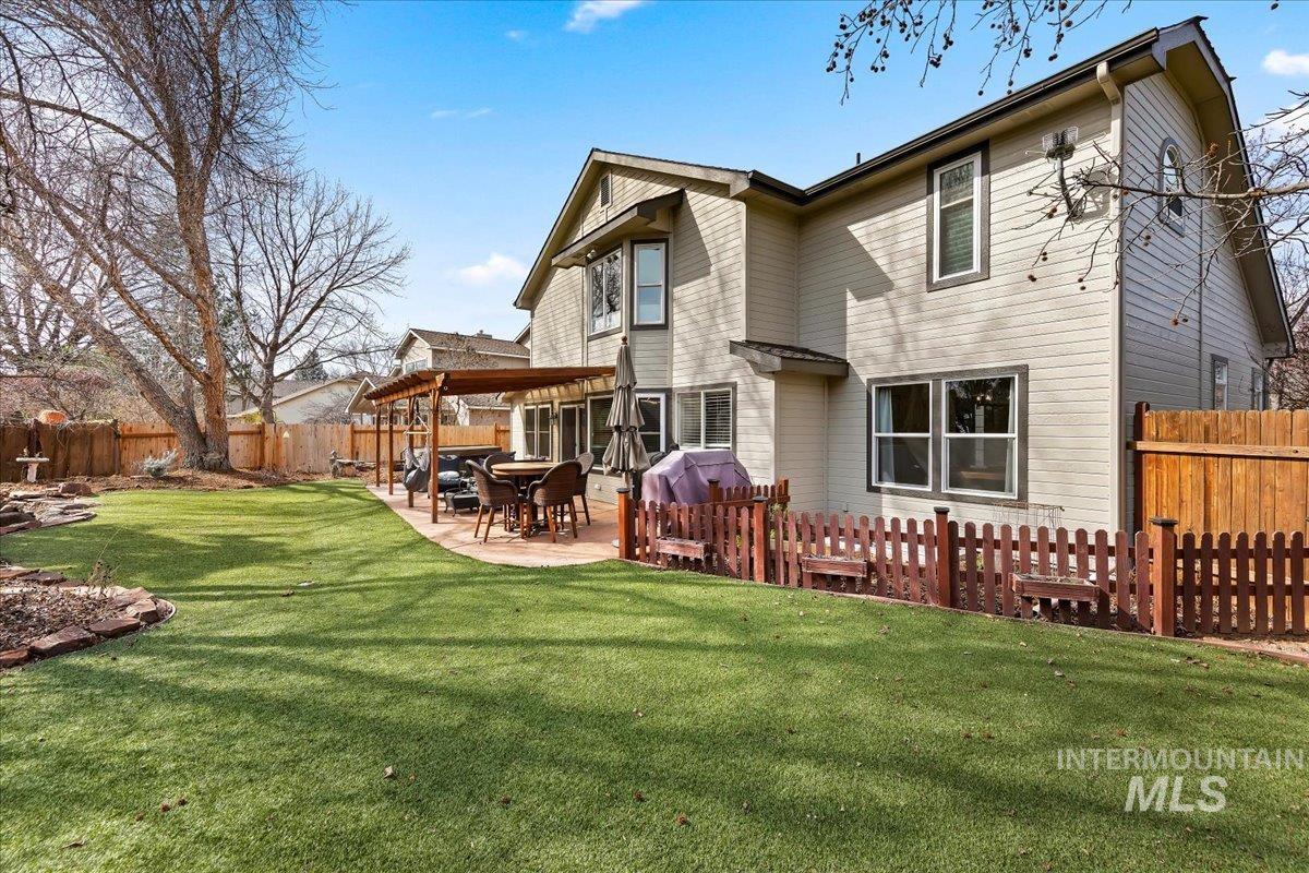 8007 W Scardale Ct, Boise, Idaho 83704, 5 Bedrooms, 4 Bathrooms, Residential For Sale, Price $799,000,MLS 98977902