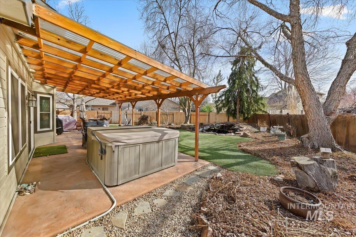 8007 W Scardale Ct, Boise, Idaho 83704, 5 Bedrooms, 4 Bathrooms, Residential For Sale, Price $799,000,MLS 98977902