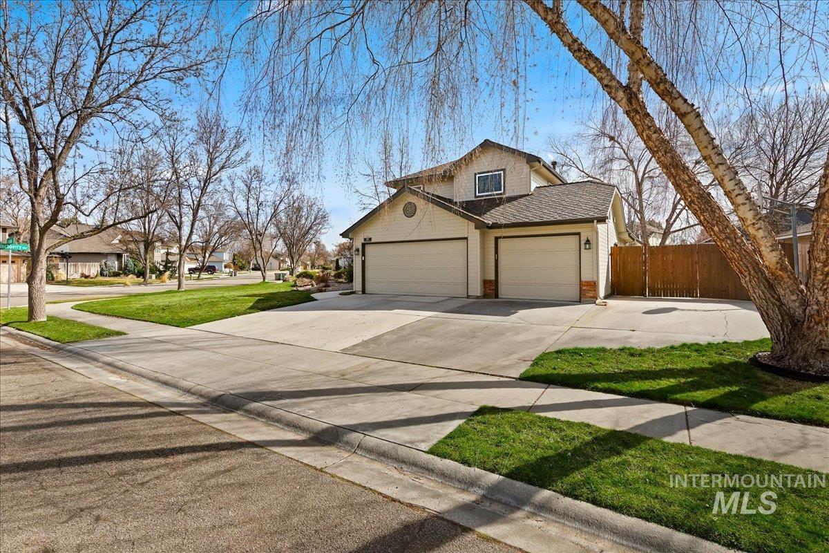 8007 W Scardale Ct, Boise, Idaho 83704, 5 Bedrooms, 4 Bathrooms, Residential For Sale, Price $799,000,MLS 98977902