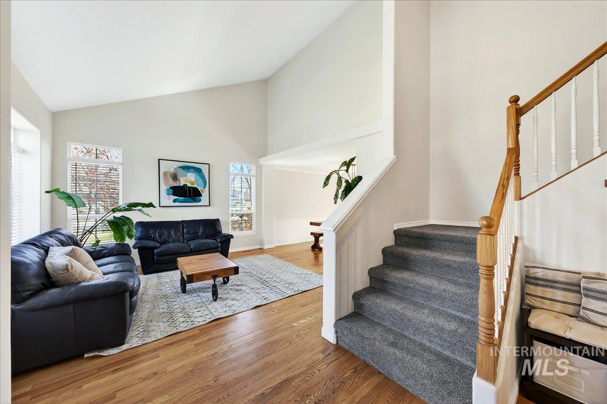 8007 W Scardale Ct, Boise, Idaho 83704, 5 Bedrooms, 4 Bathrooms, Residential For Sale, Price $799,000,MLS 98977902