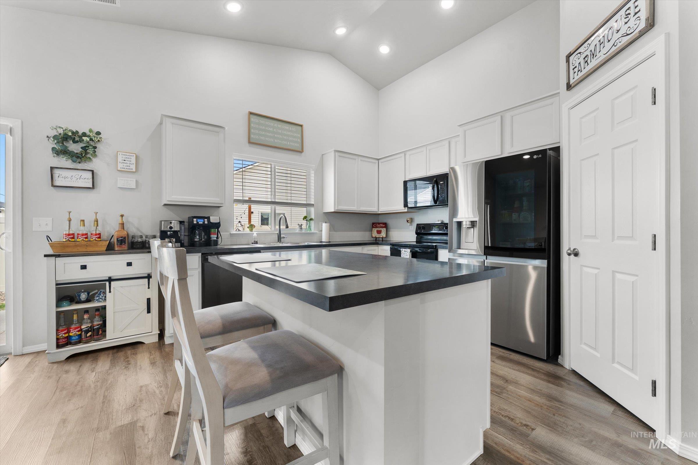 12798 Devonshire St, Caldwell, Idaho 83607, 4 Bedrooms, 2 Bathrooms, Residential For Sale, Price $412,000,MLS 98977904