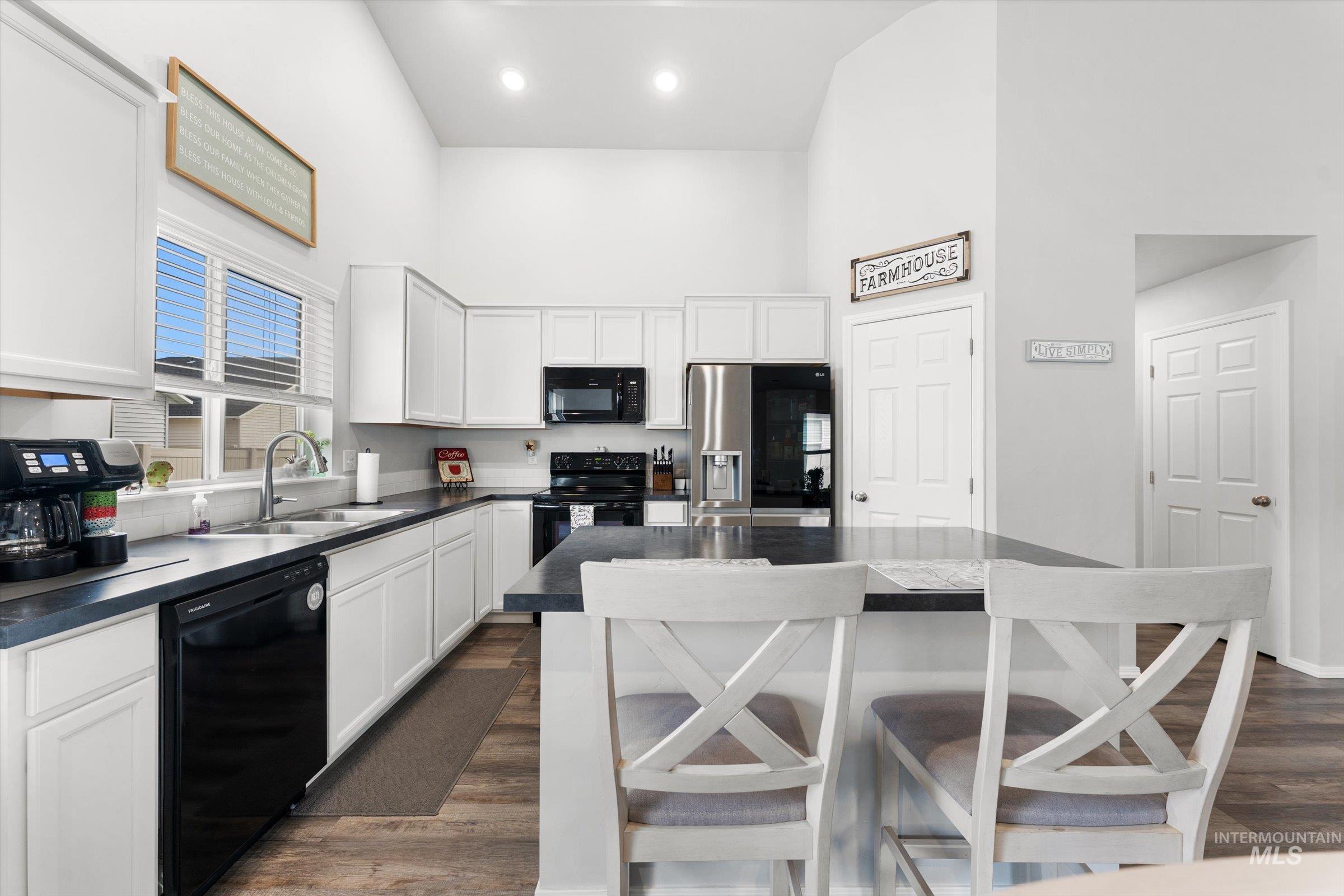 12798 Devonshire St, Caldwell, Idaho 83607, 4 Bedrooms, 2 Bathrooms, Residential For Sale, Price $412,000,MLS 98977904