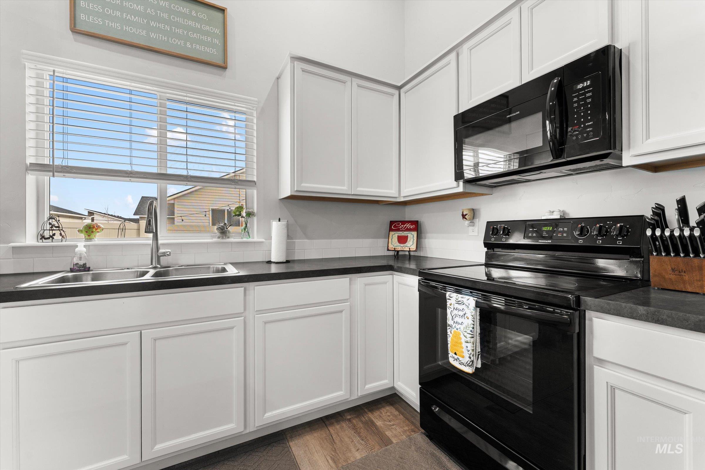 12798 Devonshire St, Caldwell, Idaho 83607, 4 Bedrooms, 2 Bathrooms, Residential For Sale, Price $412,000,MLS 98977904