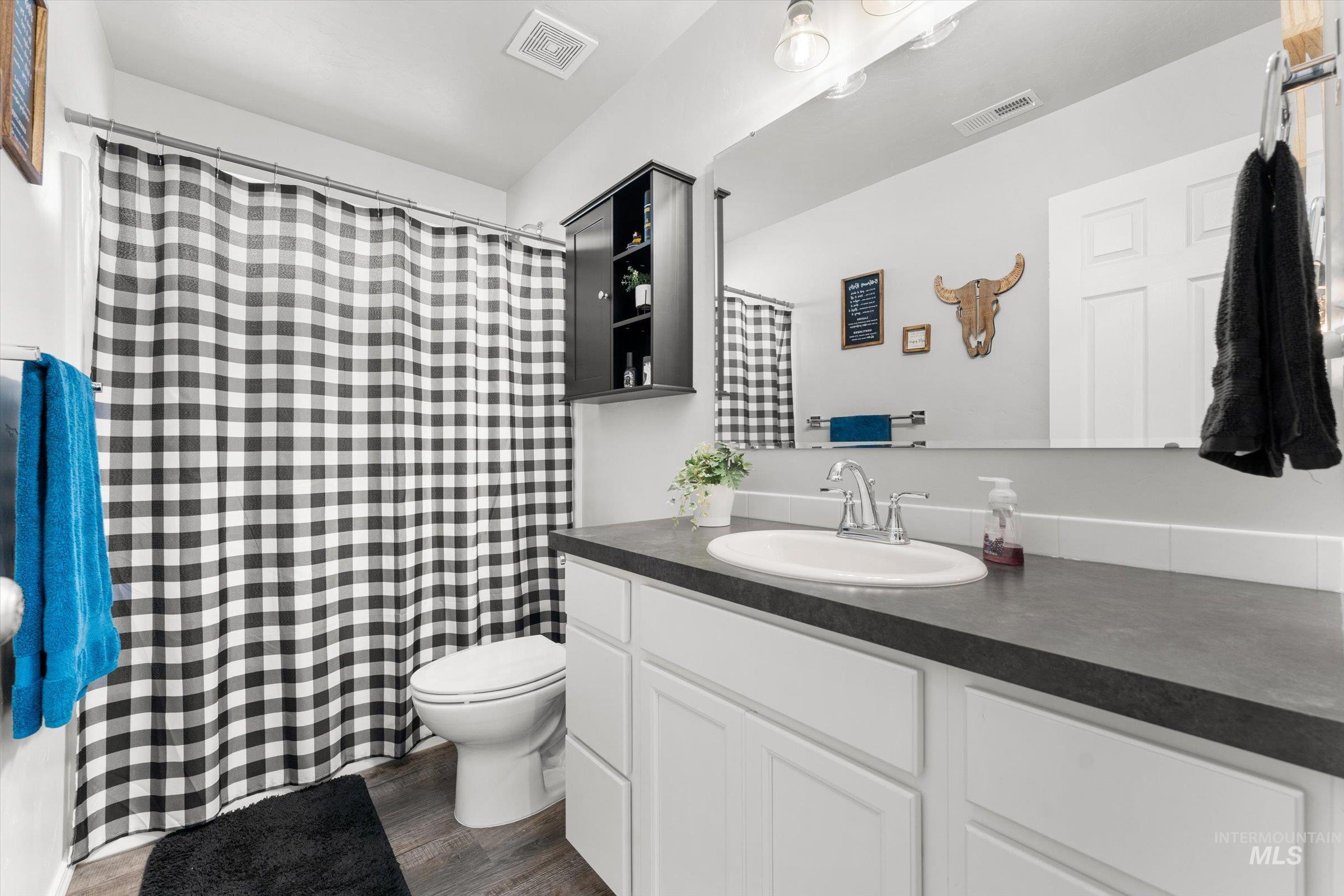 12798 Devonshire St, Caldwell, Idaho 83607, 4 Bedrooms, 2 Bathrooms, Residential For Sale, Price $412,000,MLS 98977904