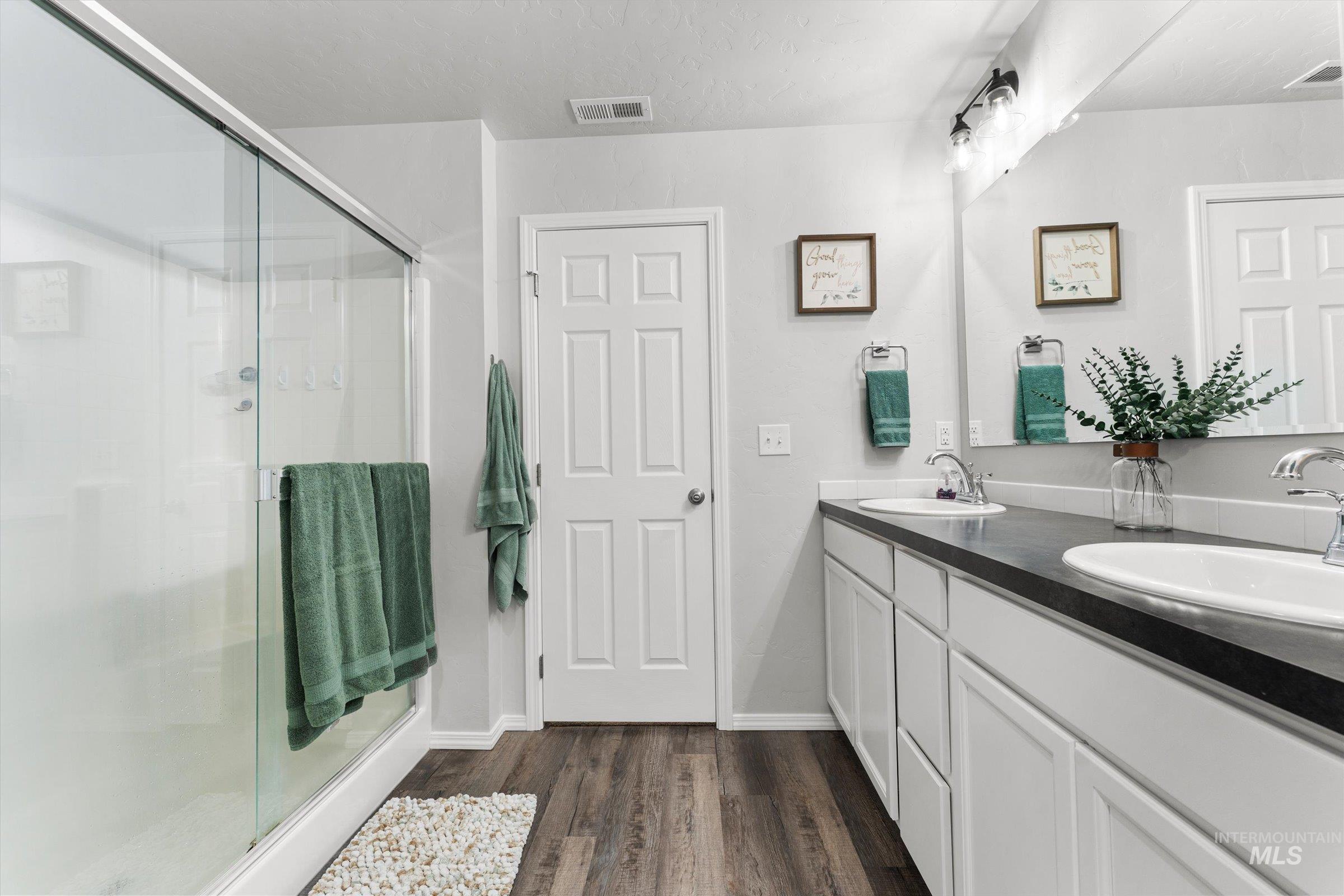 12798 Devonshire St, Caldwell, Idaho 83607, 4 Bedrooms, 2 Bathrooms, Residential For Sale, Price $412,000,MLS 98977904