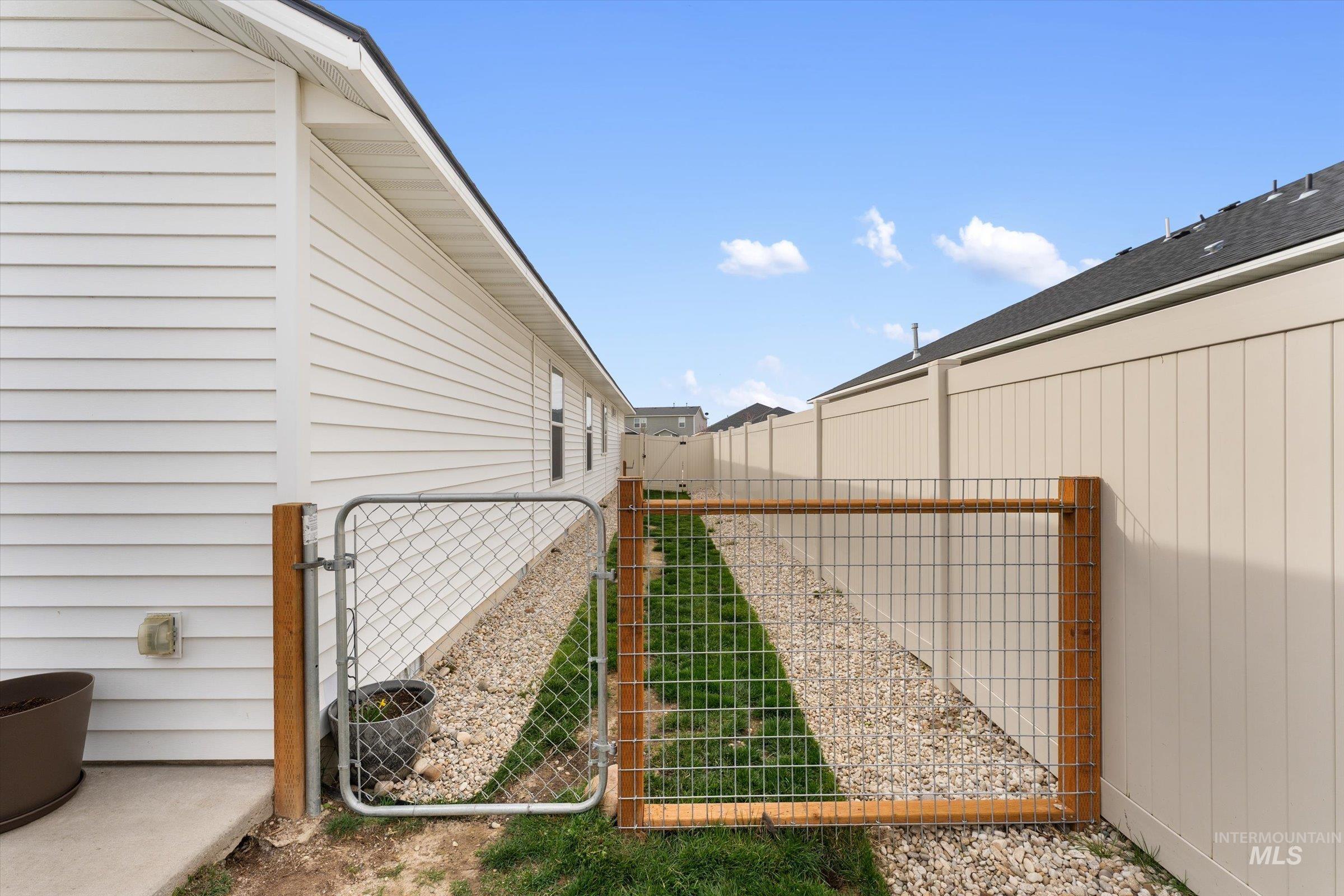 12798 Devonshire St, Caldwell, Idaho 83607, 4 Bedrooms, 2 Bathrooms, Residential For Sale, Price $412,000,MLS 98977904