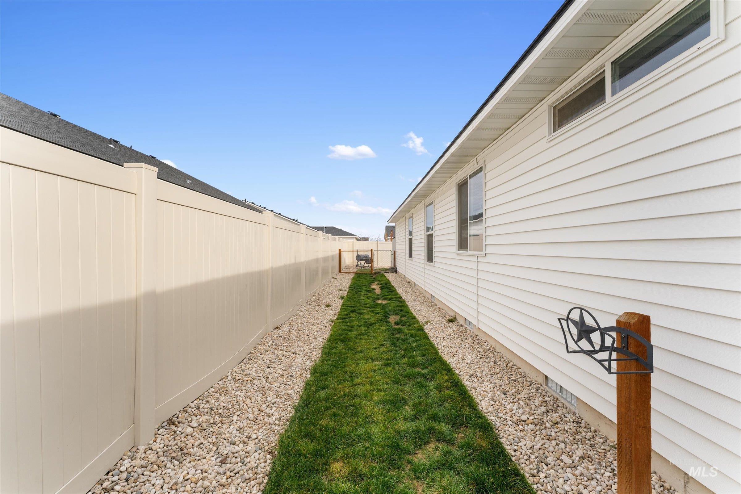 12798 Devonshire St, Caldwell, Idaho 83607, 4 Bedrooms, 2 Bathrooms, Residential For Sale, Price $412,000,MLS 98977904