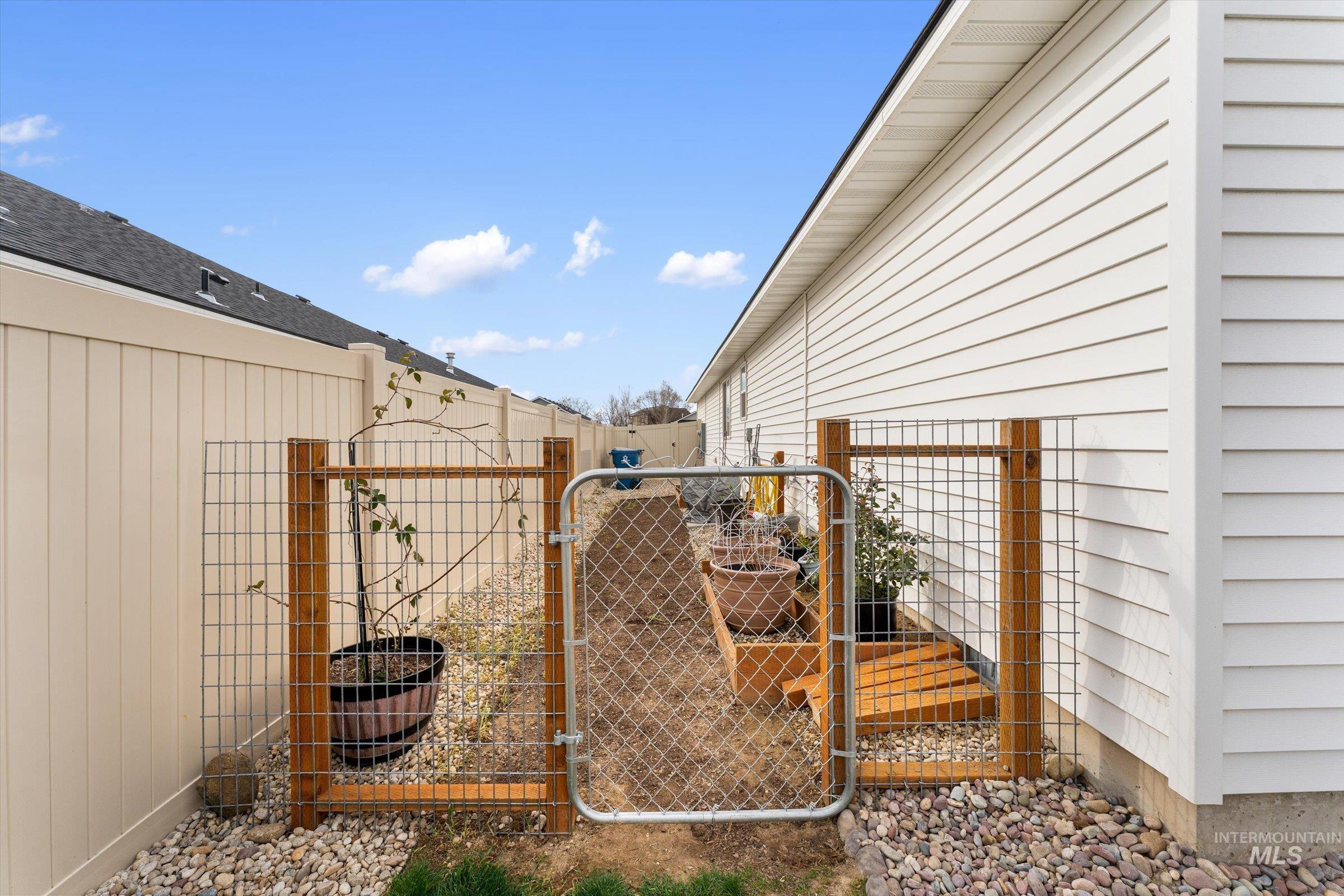 12798 Devonshire St, Caldwell, Idaho 83607, 4 Bedrooms, 2 Bathrooms, Residential For Sale, Price $412,000,MLS 98977904