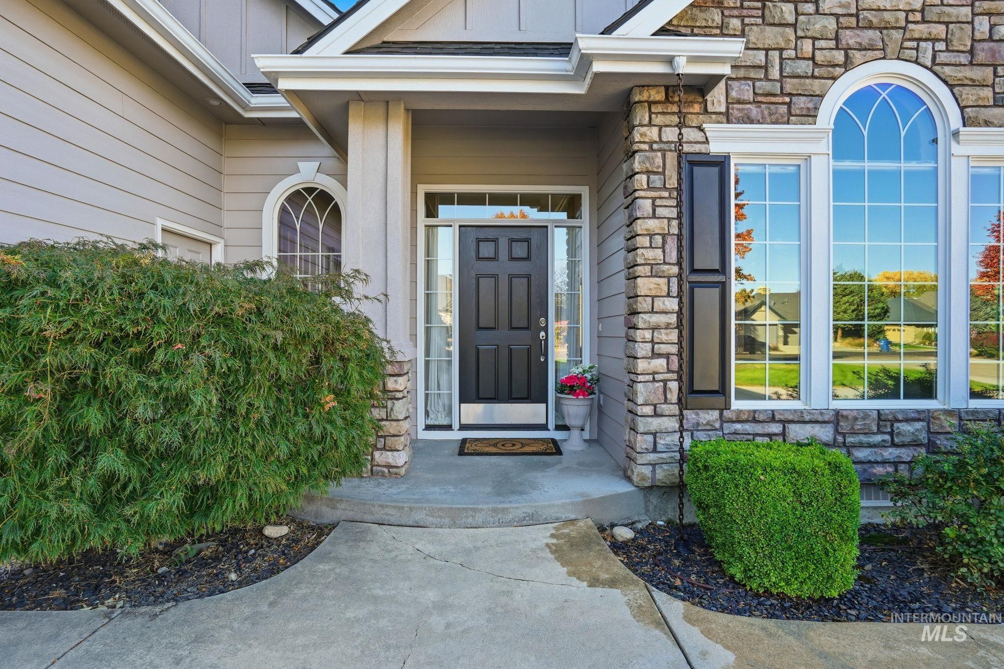 1007 W Oakhampton Drive, Eagle, Idaho 83616-6783, 5 Bedrooms, 3 Bathrooms, Residential For Sale, Price $1,130,000,MLS 98977905