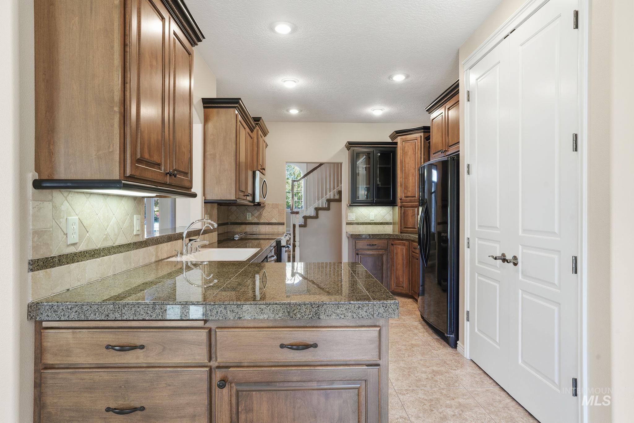 1007 W Oakhampton Drive, Eagle, Idaho 83616-6783, 5 Bedrooms, 3 Bathrooms, Residential For Sale, Price $1,130,000,MLS 98977905