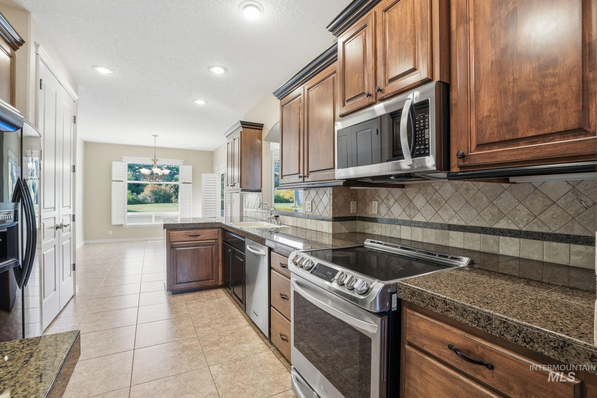 1007 W Oakhampton Drive, Eagle, Idaho 83616-6783, 5 Bedrooms, 3 Bathrooms, Residential For Sale, Price $1,130,000,MLS 98977905