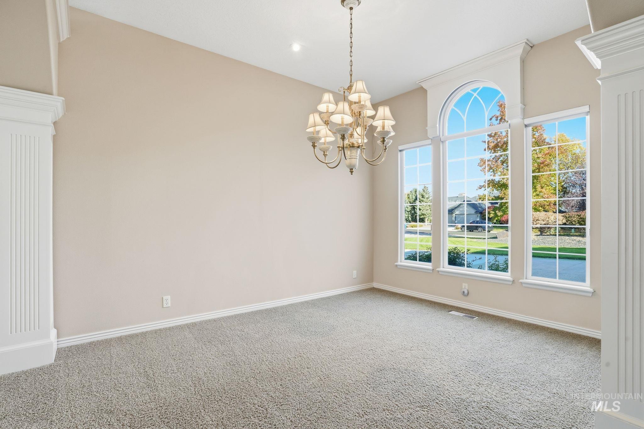 1007 W Oakhampton Drive, Eagle, Idaho 83616-6783, 5 Bedrooms, 3 Bathrooms, Residential For Sale, Price $1,182,000,MLS 98977905