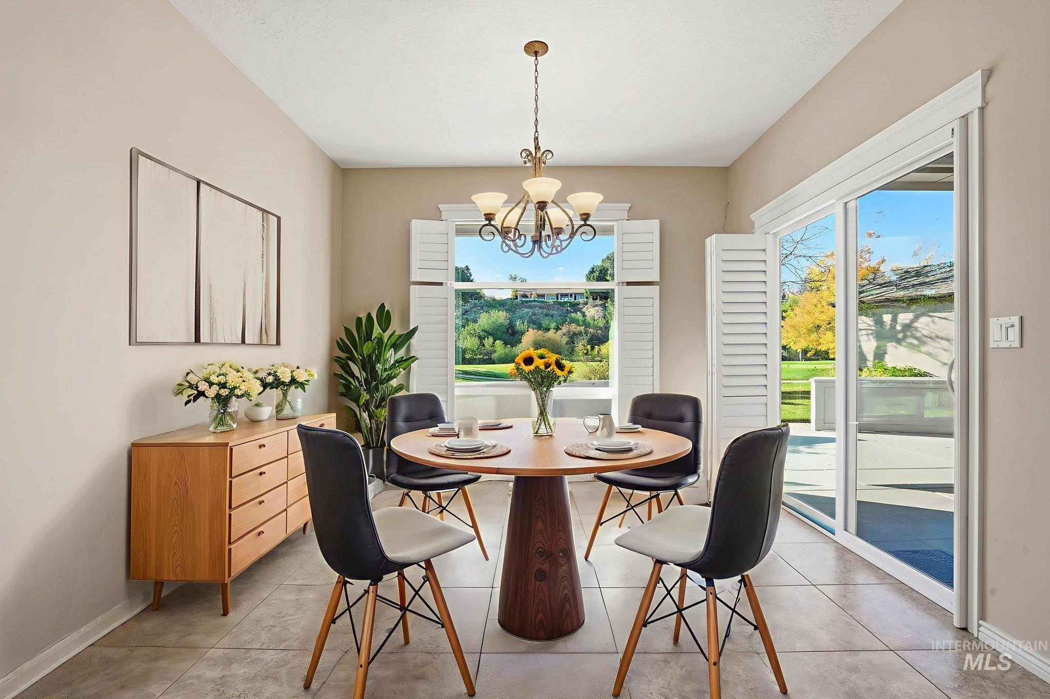 1007 W Oakhampton Drive, Eagle, Idaho 83616-6783, 5 Bedrooms, 3 Bathrooms, Residential For Sale, Price $1,182,000,MLS 98977905