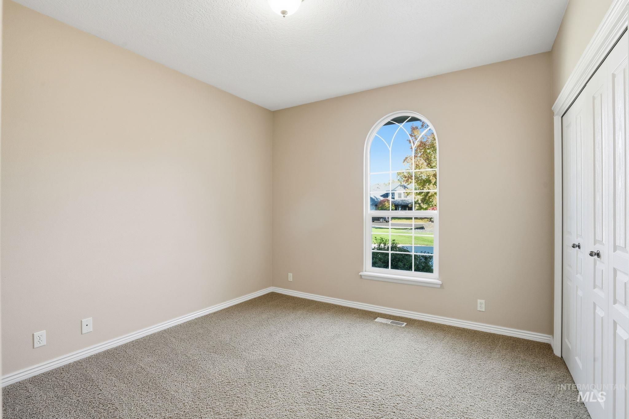 1007 W Oakhampton Drive, Eagle, Idaho 83616-6783, 5 Bedrooms, 3 Bathrooms, Residential For Sale, Price $1,182,000,MLS 98977905