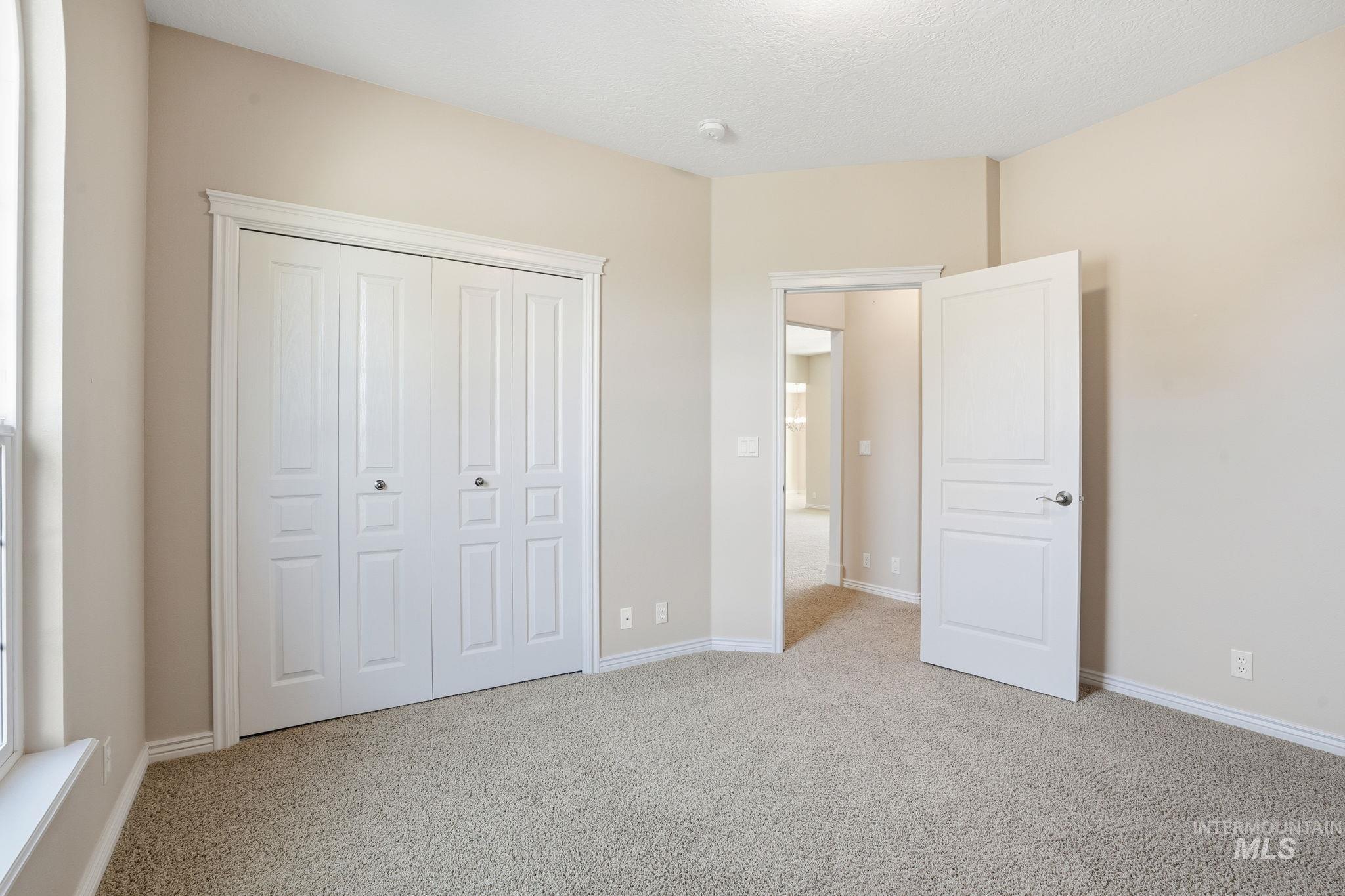 1007 W Oakhampton Drive, Eagle, Idaho 83616-6783, 5 Bedrooms, 3 Bathrooms, Residential For Sale, Price $1,182,000,MLS 98977905