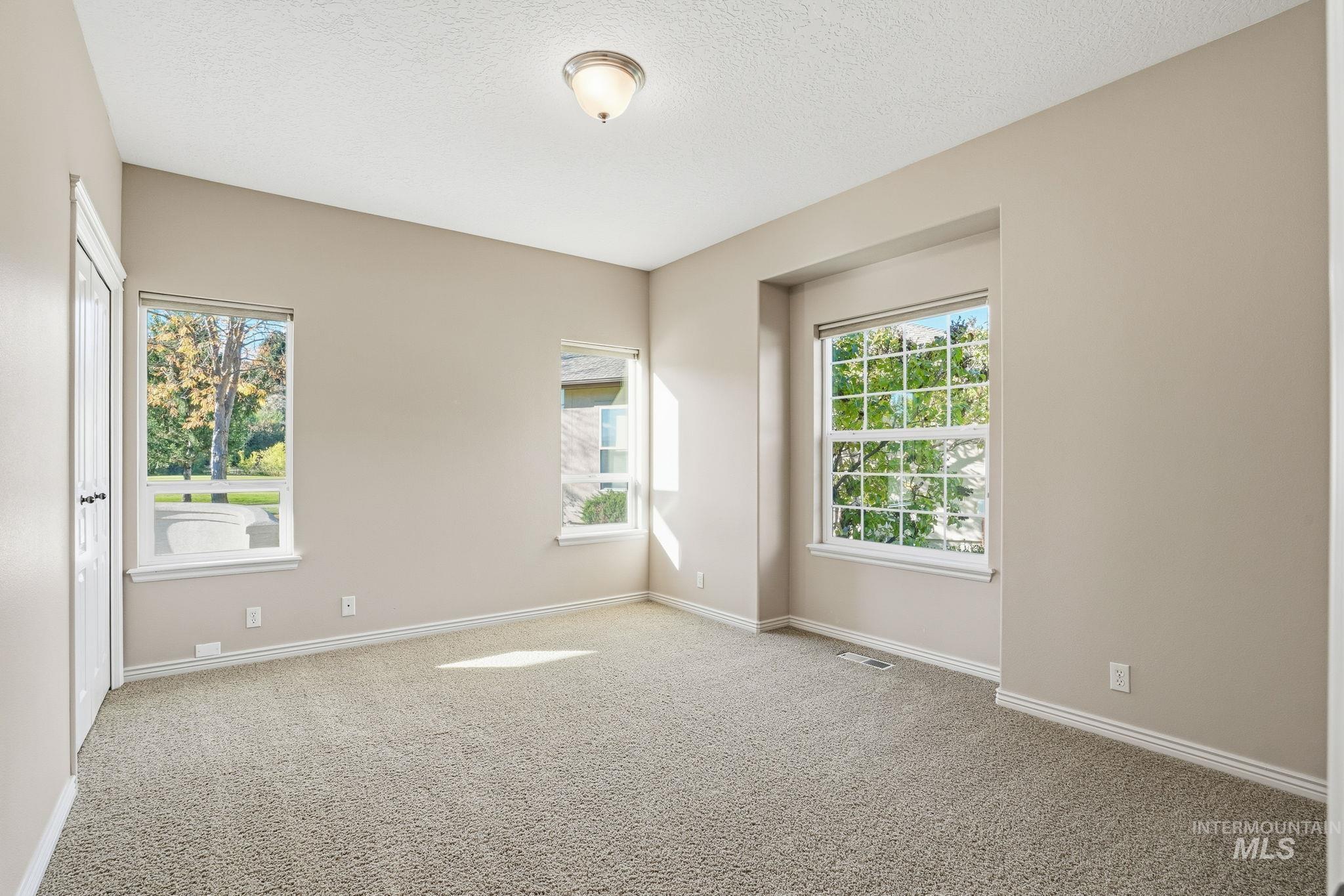 1007 W Oakhampton Drive, Eagle, Idaho 83616-6783, 5 Bedrooms, 3 Bathrooms, Residential For Sale, Price $1,182,000,MLS 98977905