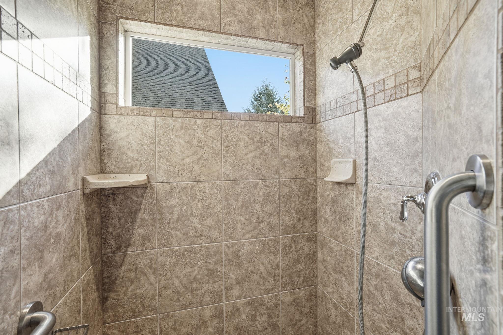 1007 W Oakhampton Drive, Eagle, Idaho 83616-6783, 5 Bedrooms, 3 Bathrooms, Residential For Sale, Price $1,182,000,MLS 98977905