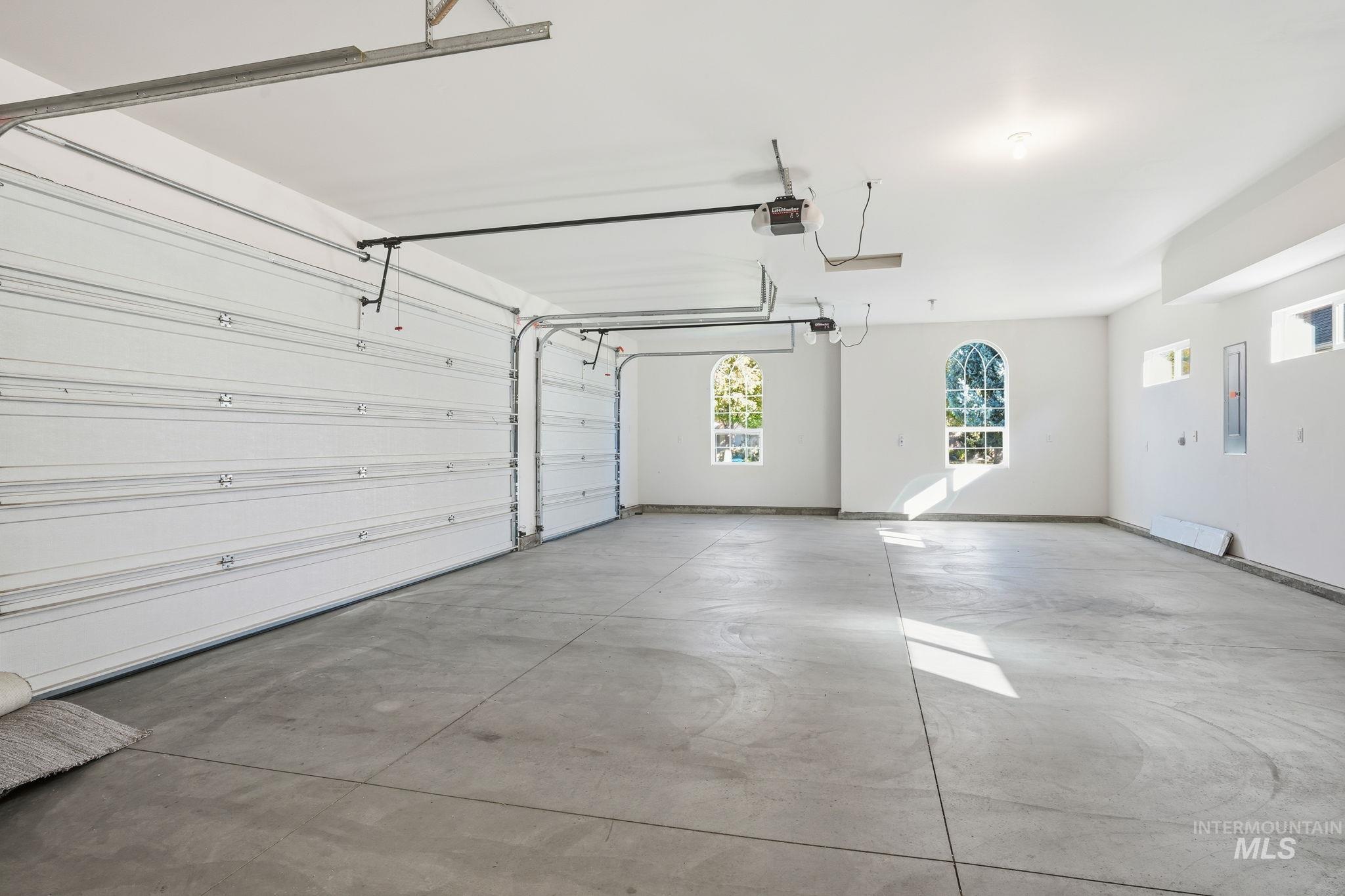 1007 W Oakhampton Drive, Eagle, Idaho 83616-6783, 5 Bedrooms, 3 Bathrooms, Residential For Sale, Price $1,130,000,MLS 98977905