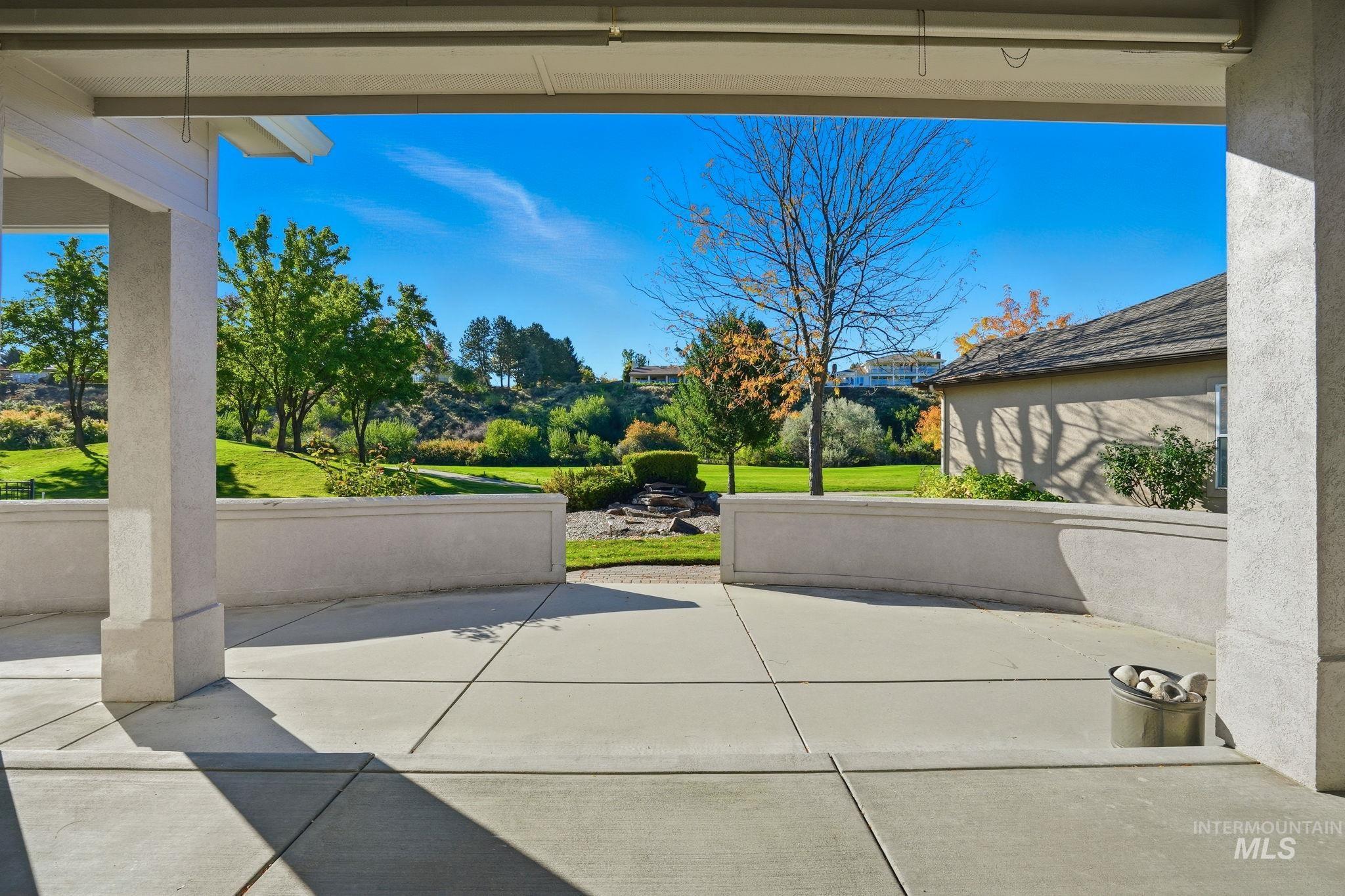 1007 W Oakhampton Drive, Eagle, Idaho 83616-6783, 5 Bedrooms, 3 Bathrooms, Residential For Sale, Price $1,182,000,MLS 98977905