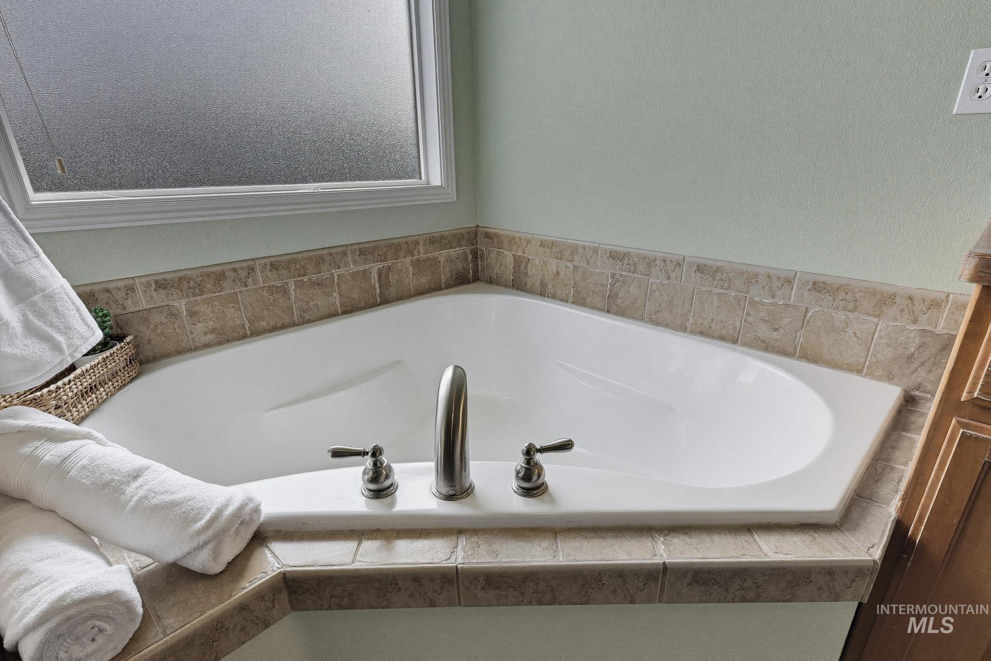 1030 S Library Ave, Kuna, Idaho 83634, 4 Bedrooms, 2 Bathrooms, Residential For Sale, Price $450,000,MLS 98977909