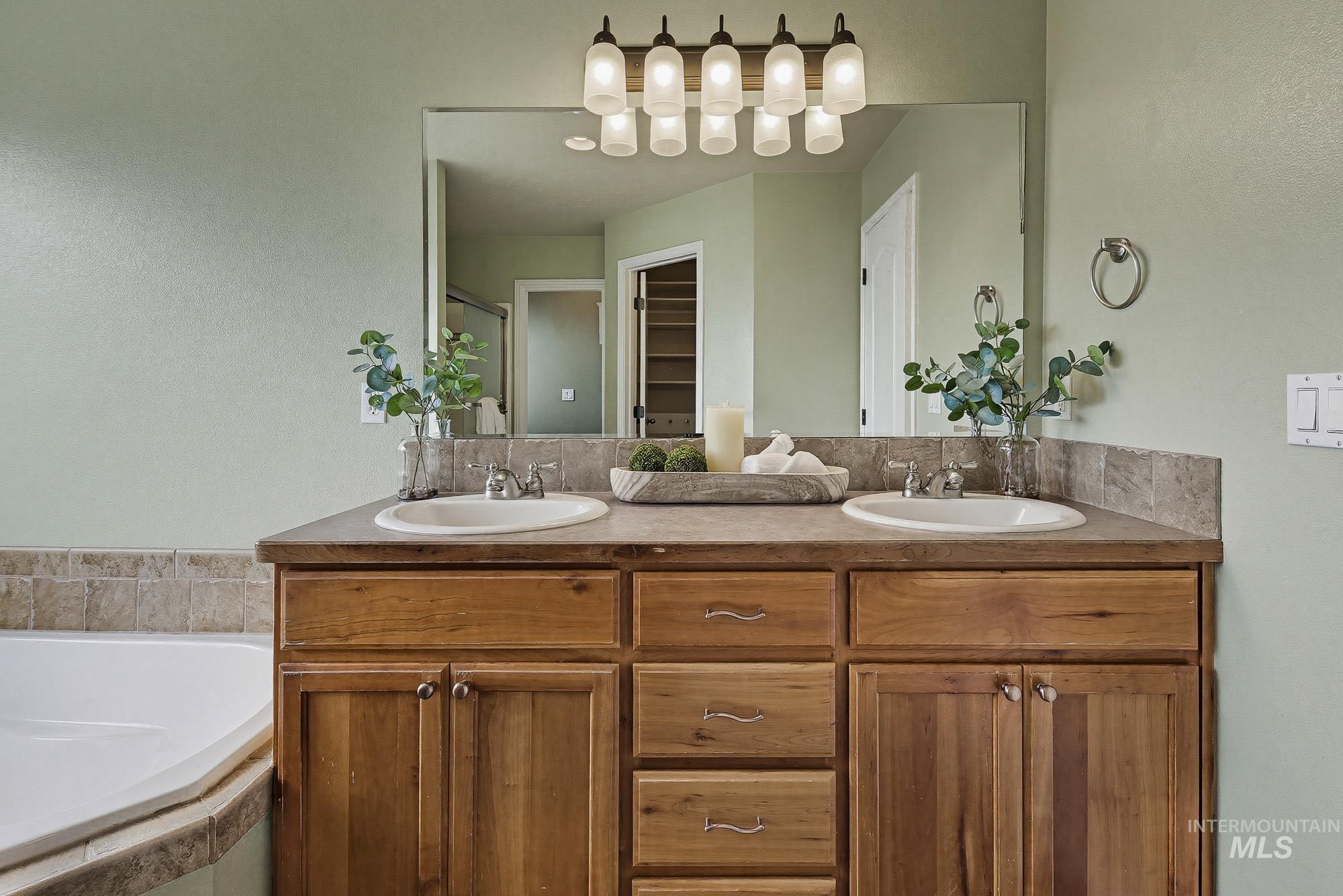 1030 S Library Ave, Kuna, Idaho 83634, 4 Bedrooms, 2 Bathrooms, Residential For Sale, Price $450,000,MLS 98977909