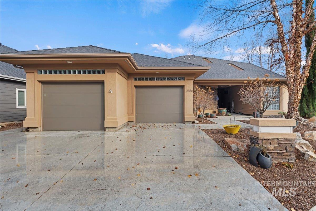 2586 S Creek Pointe Lane, Eagle, Idaho 83616, 3 Bedrooms, 3 Bathrooms, Residential For Sale, Price $849,900,MLS 98977910
