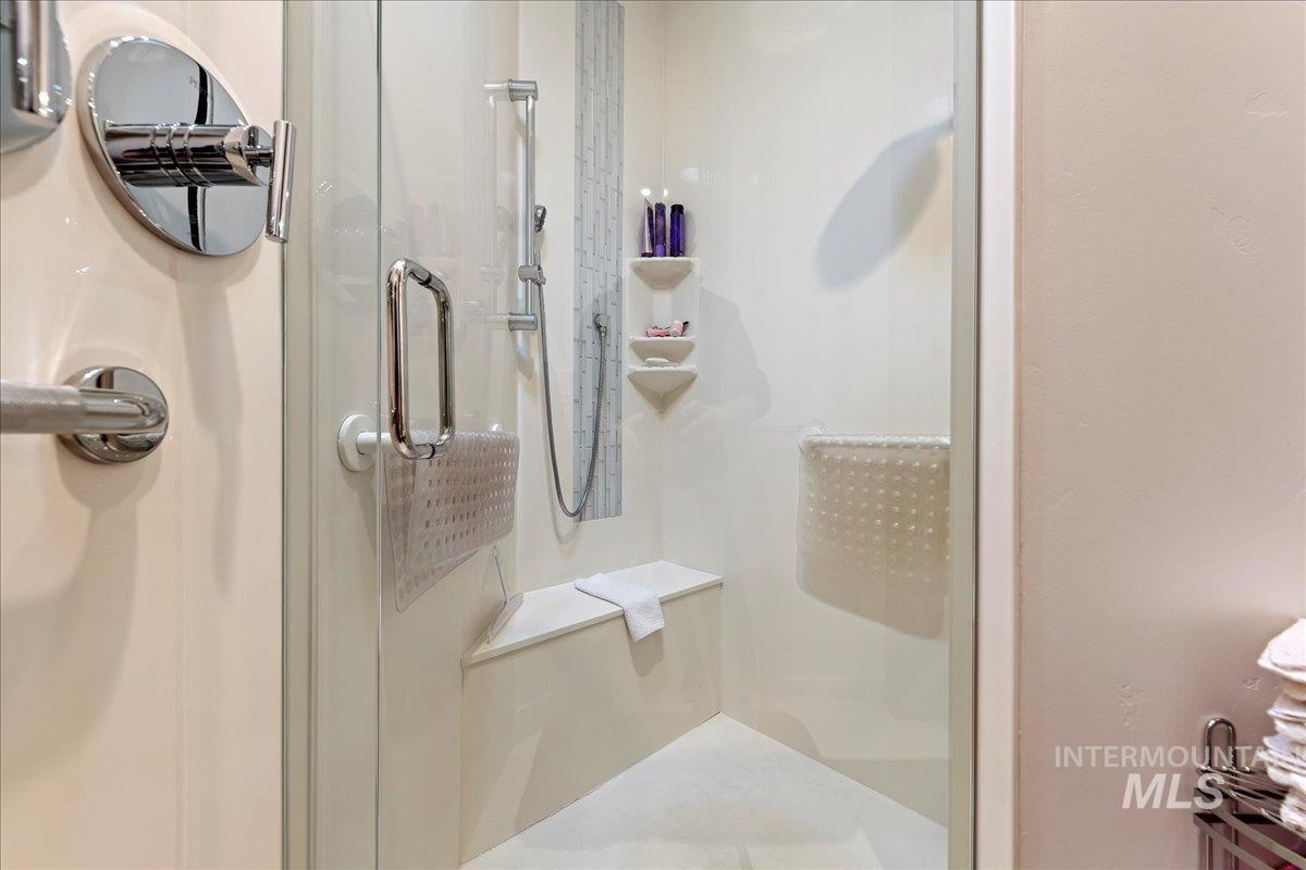 2586 S Creek Pointe Lane, Eagle, Idaho 83616, 3 Bedrooms, 3 Bathrooms, Residential For Sale, Price $849,900, 98977910