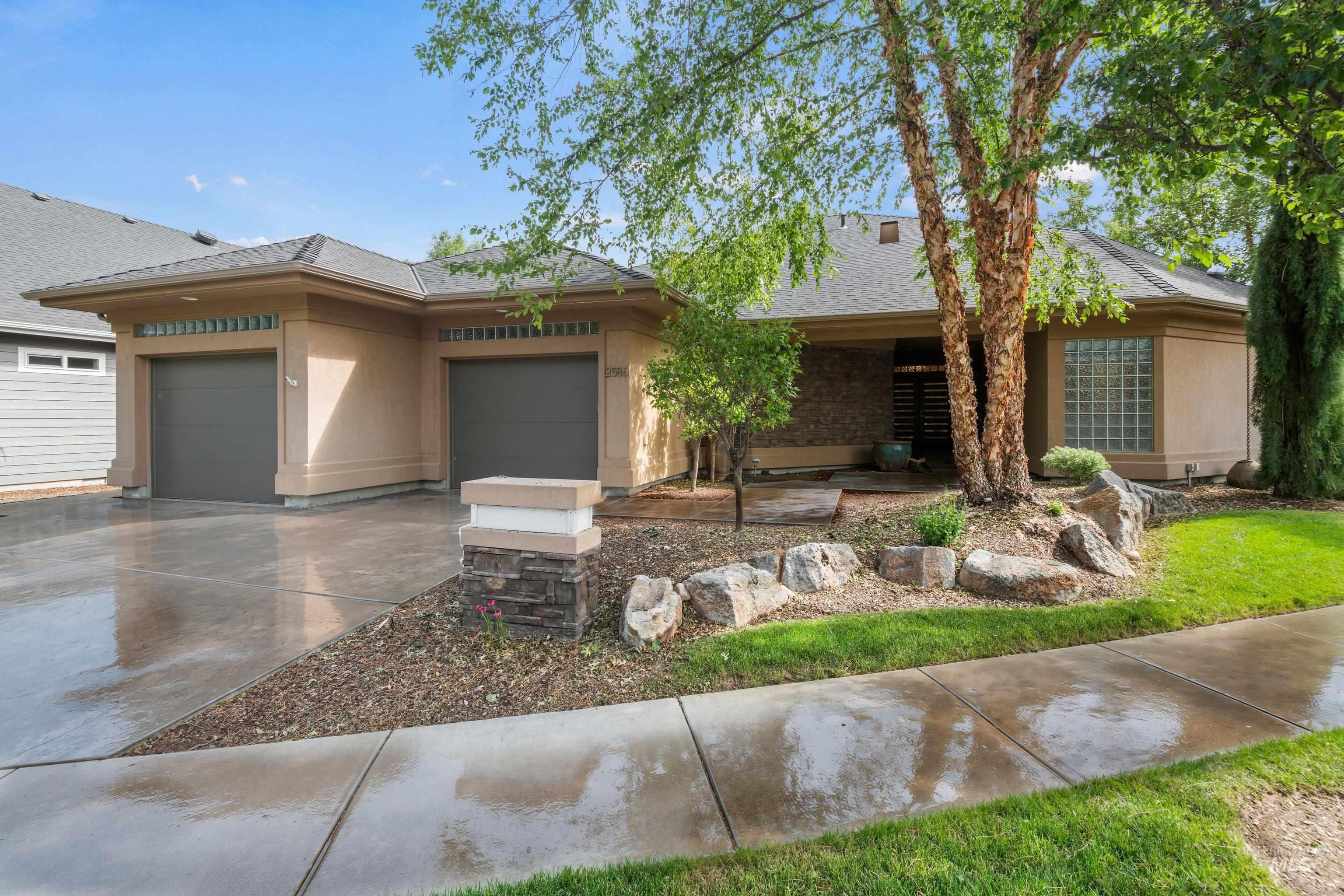 2586 S Creek Pointe Lane, Eagle, Idaho 83616, 3 Bedrooms, 3 Bathrooms, Residential For Sale, Price $799,000,MLS 98977910