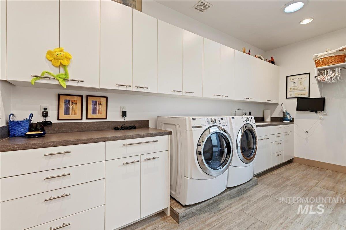 2586 S Creek Pointe Lane, Eagle, Idaho 83616, 3 Bedrooms, 3 Bathrooms, Residential For Sale, Price $849,900, 98977910