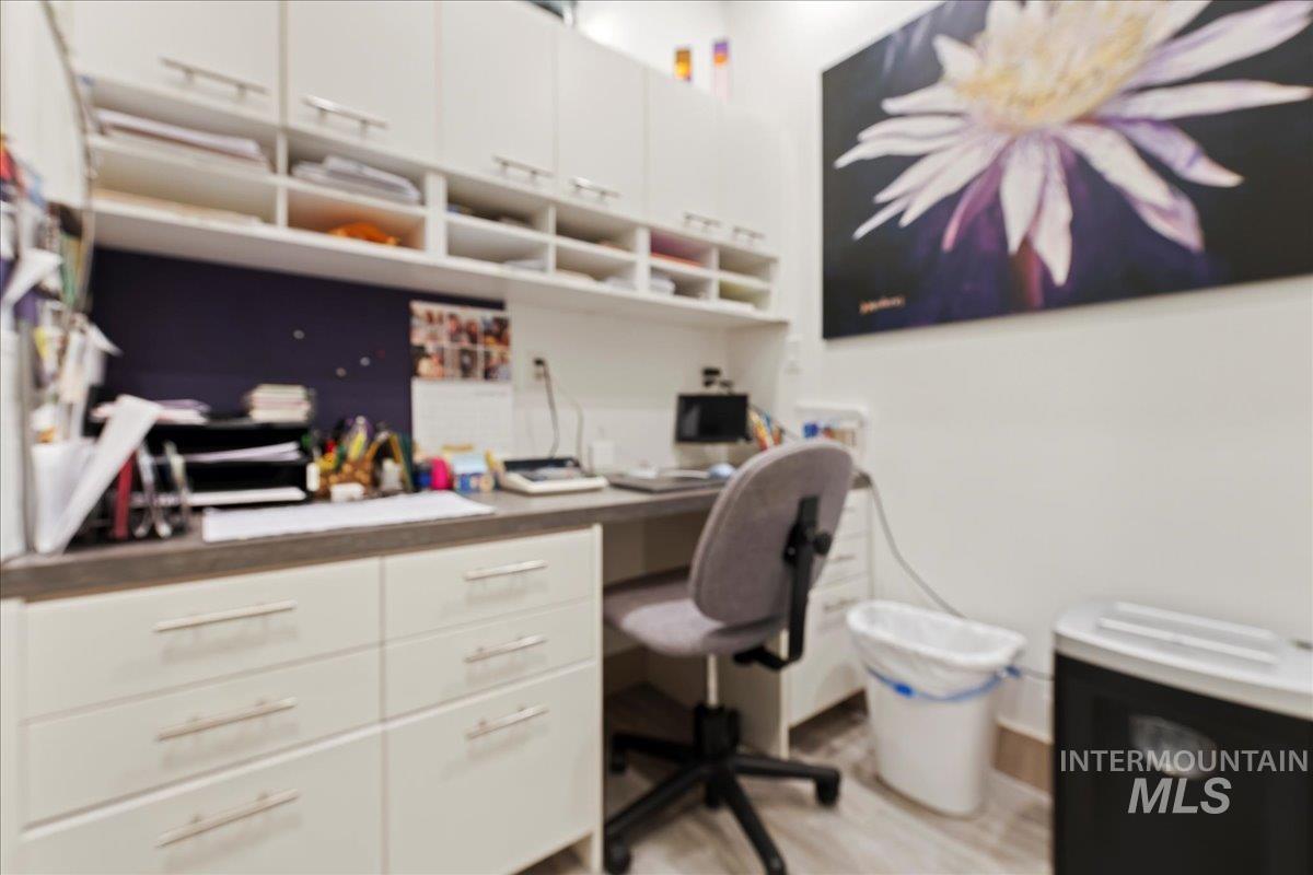 2586 S Creek Pointe Lane, Eagle, Idaho 83616, 3 Bedrooms, 3 Bathrooms, Residential For Sale, Price $849,900, 98977910