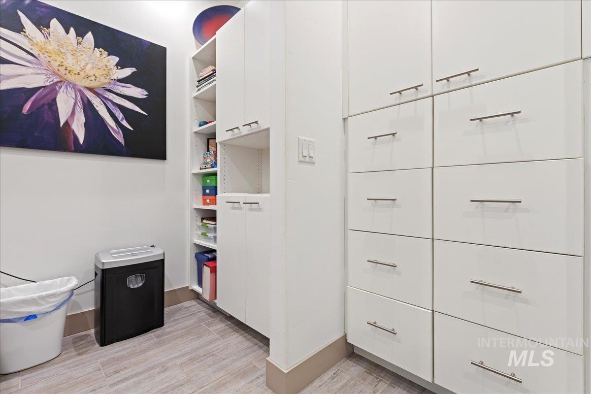 2586 S Creek Pointe Lane, Eagle, Idaho 83616, 3 Bedrooms, 3 Bathrooms, Residential For Sale, Price $849,900, 98977910