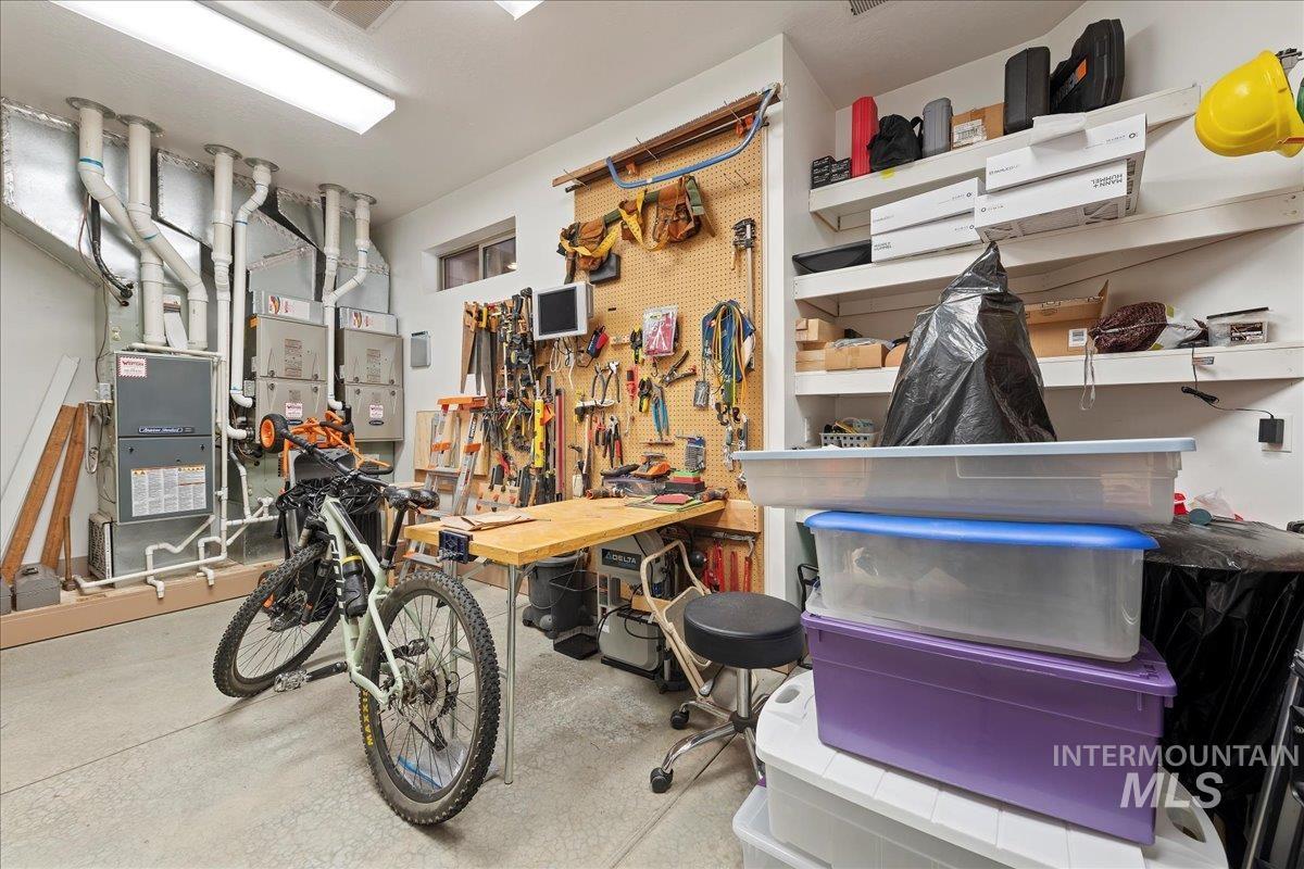 2586 S Creek Pointe Lane, Eagle, Idaho 83616, 3 Bedrooms, 3 Bathrooms, Residential For Sale, Price $849,900, 98977910