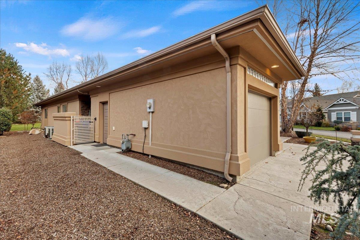 2586 S Creek Pointe Lane, Eagle, Idaho 83616, 3 Bedrooms, 3 Bathrooms, Residential For Sale, Price $849,900, 98977910