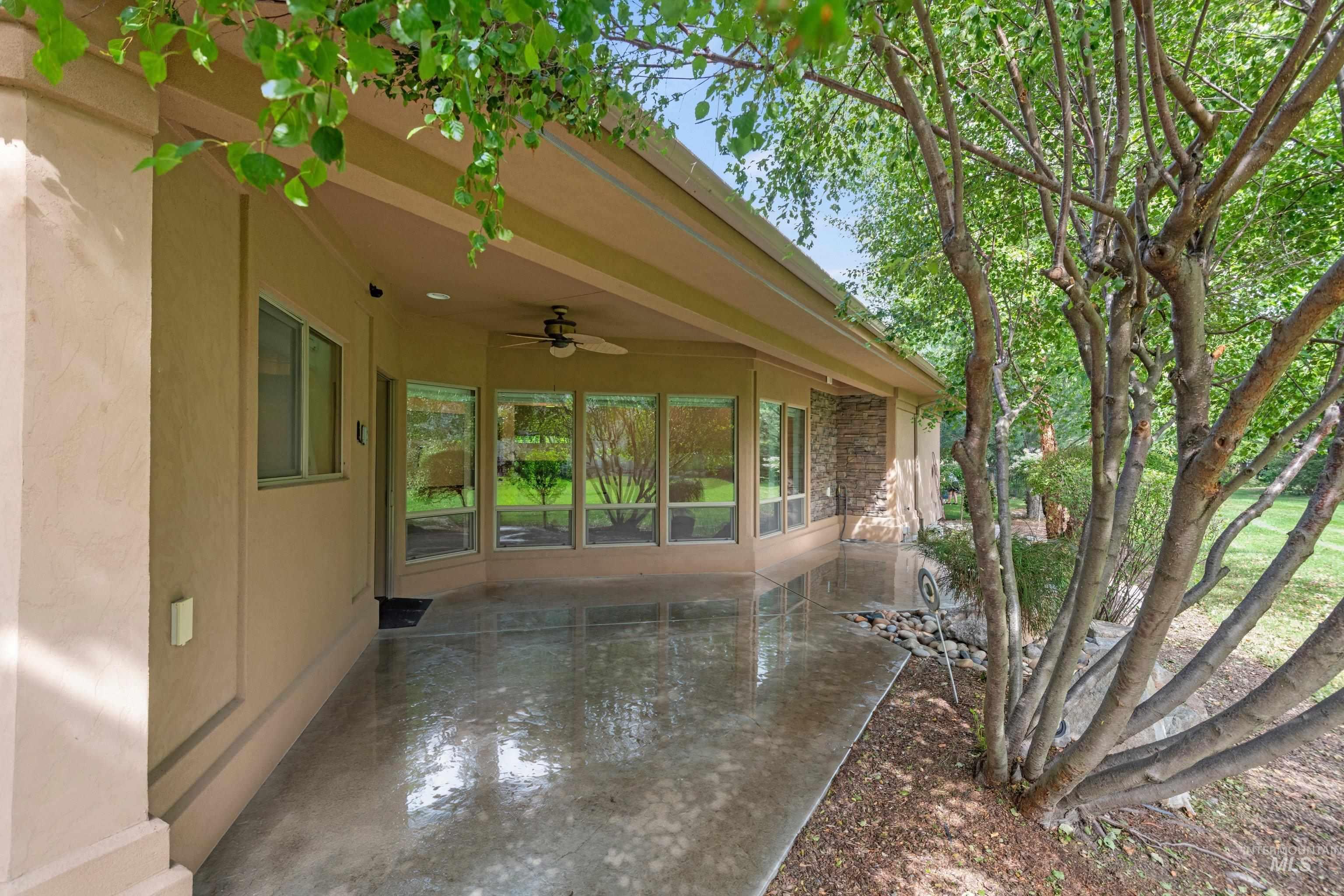 2586 S Creek Pointe Lane, Eagle, Idaho 83616, 3 Bedrooms, 3 Bathrooms, Residential For Sale, Price $799,000,MLS 98977910