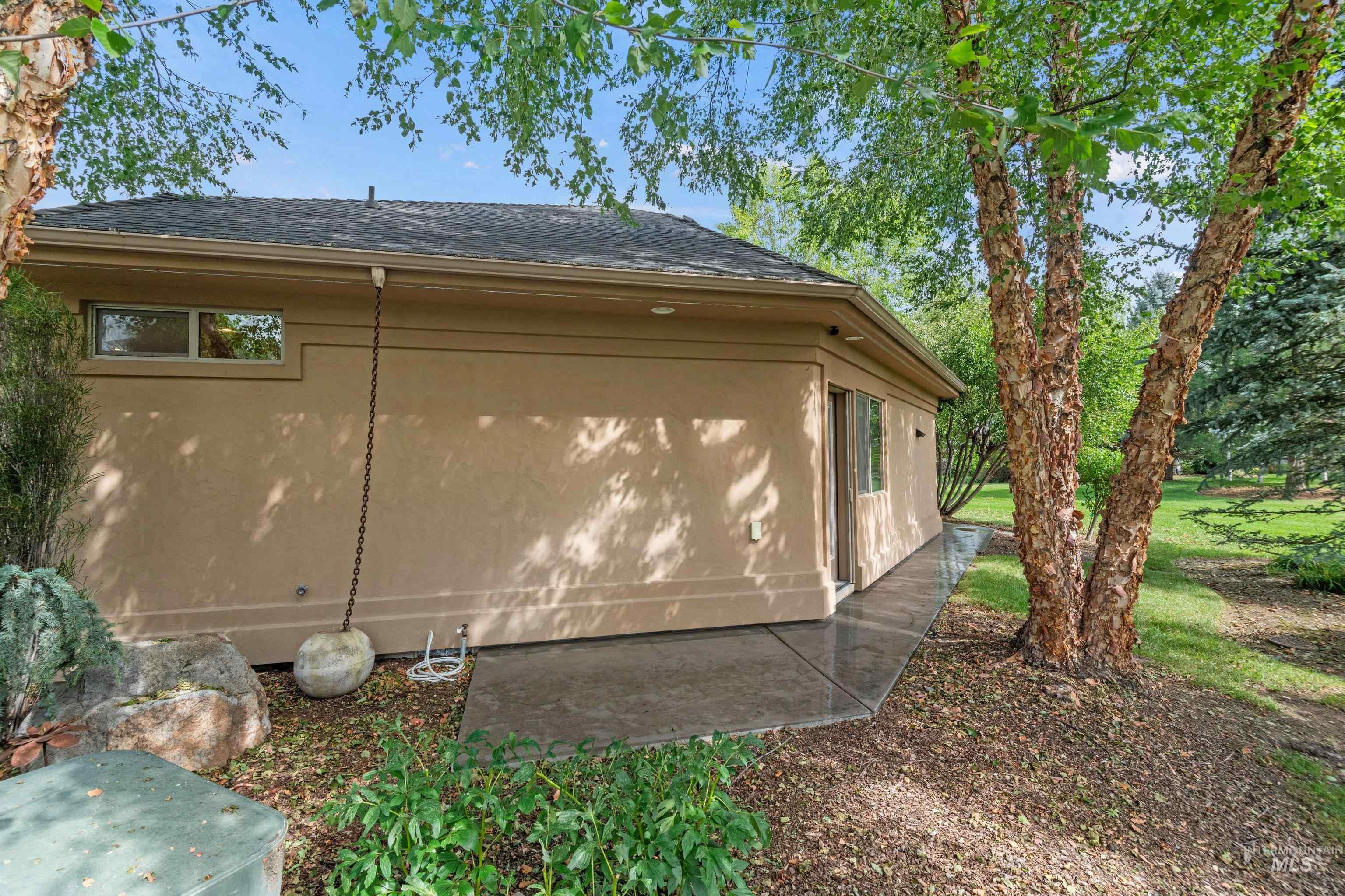 2586 S Creek Pointe Lane, Eagle, Idaho 83616, 3 Bedrooms, 3 Bathrooms, Residential For Sale, Price $799,000,MLS 98977910