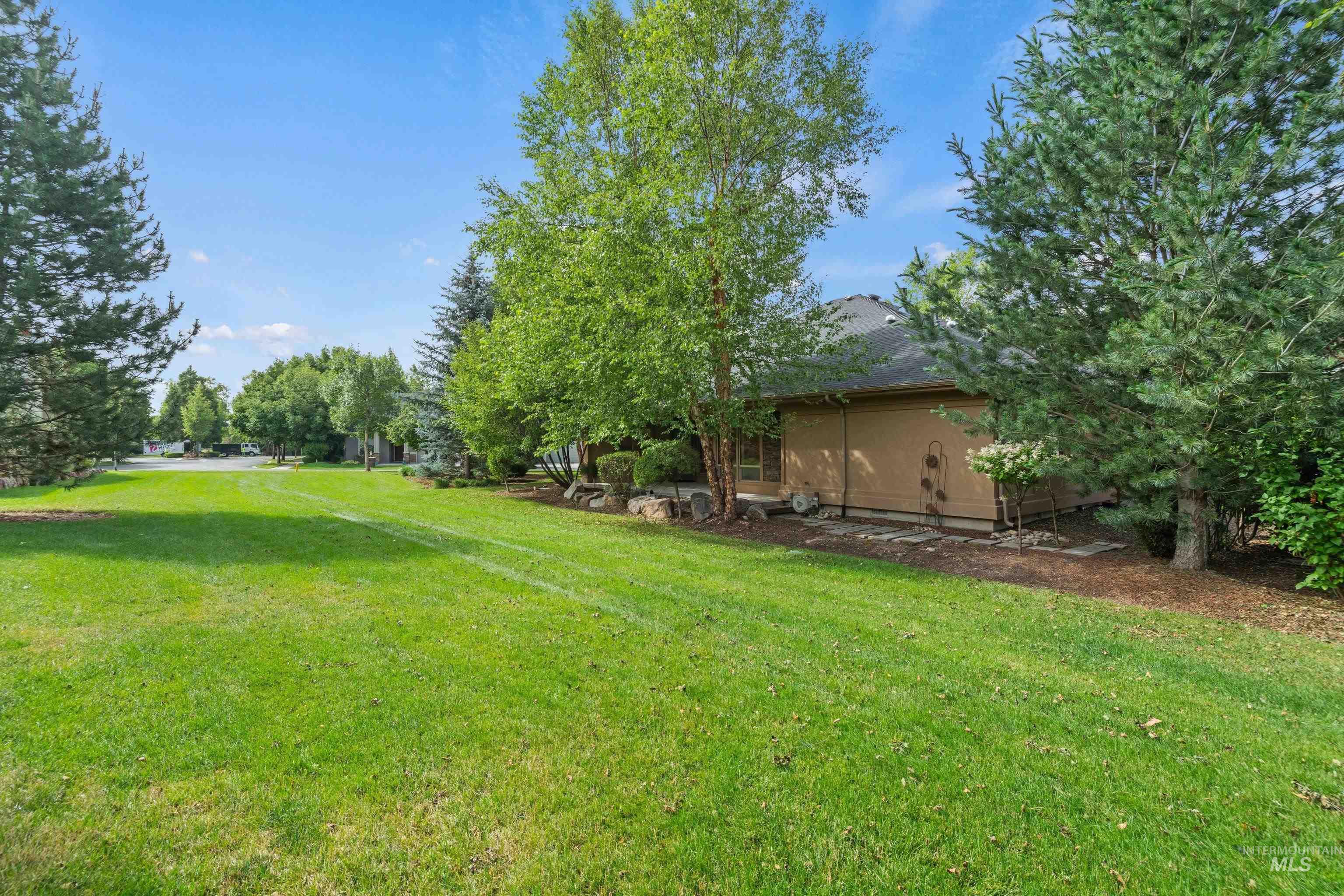 2586 S Creek Pointe Lane, Eagle, Idaho 83616, 3 Bedrooms, 3 Bathrooms, Residential For Sale, Price $799,000,MLS 98977910